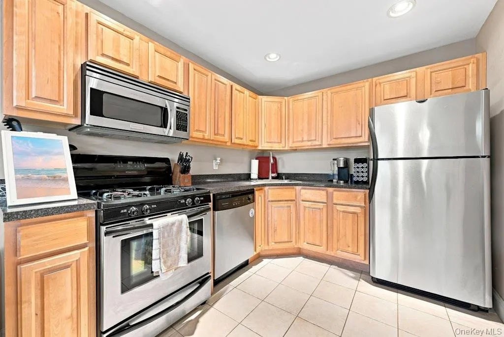 90 Mulberry Common, Riverhead, NY, 2 Bedrooms Bedrooms, 5 Rooms Rooms,1 BathroomBathrooms,Residential,For Rent,Mulberry,0,1047107 90 Mulberry Common, Riverhead, NY, 2 Bedrooms Bedrooms, 5 Rooms Rooms,1 BathroomBathrooms,Residential,For Rent,Mulberry,0,1047107