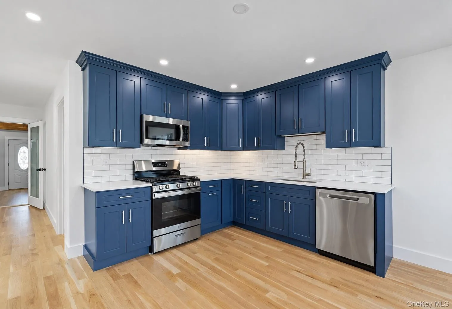 55 Alhambra Road, Oyster Bay, NY, 4 Bedrooms Bedrooms, 6 Rooms Rooms,2 BathroomsBathrooms,Residential Lease,For Rent,Alhambra,0,1047114 55 Alhambra Road, Oyster Bay, NY, 4 Bedrooms Bedrooms, 6 Rooms Rooms,2 BathroomsBathrooms,Residential Lease,For Rent,Alhambra,0,1047114