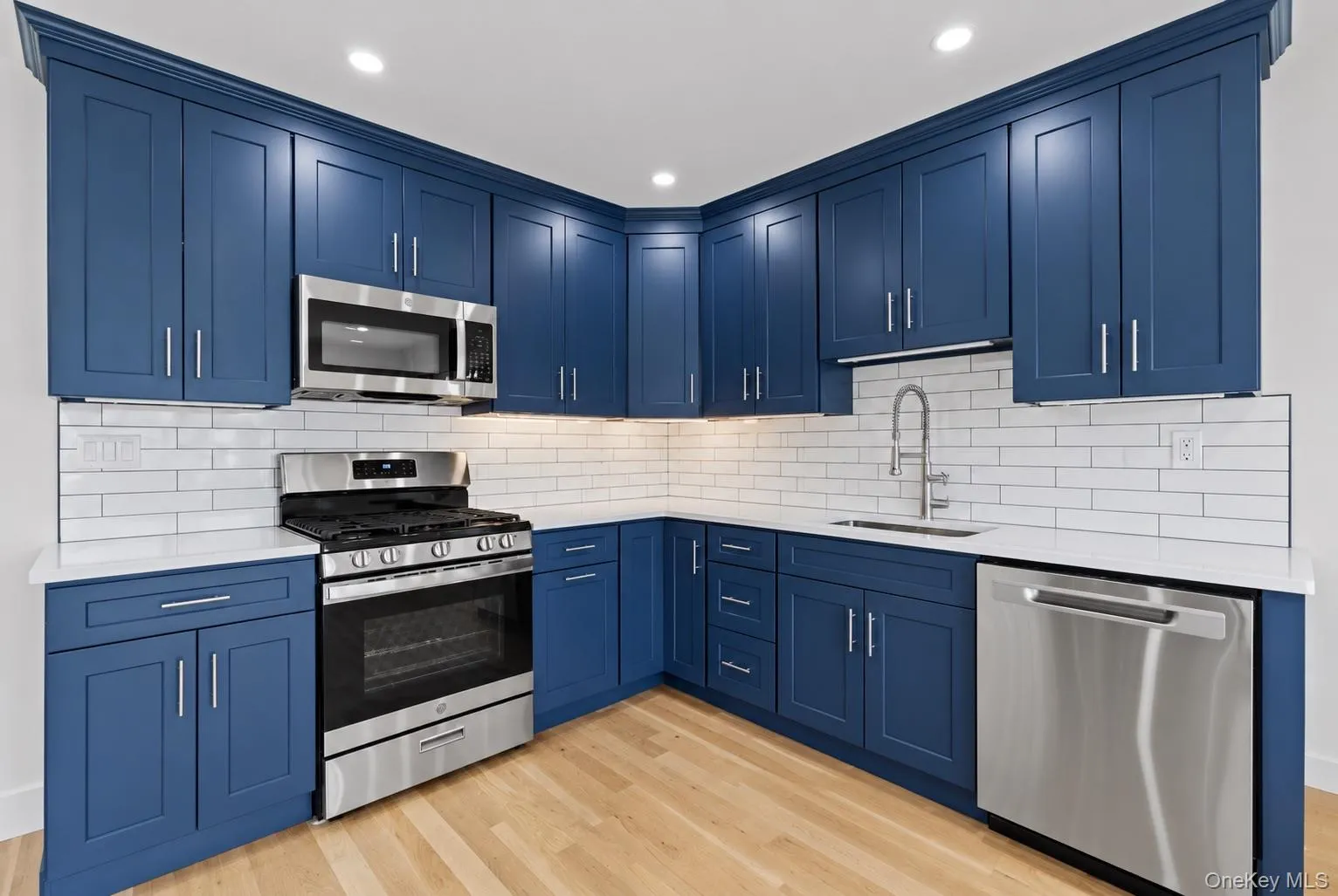 55 Alhambra Road, Oyster Bay, NY, 4 Bedrooms Bedrooms, 6 Rooms Rooms,2 BathroomsBathrooms,Residential Lease,For Rent,Alhambra,0,1047114 55 Alhambra Road, Oyster Bay, NY, 4 Bedrooms Bedrooms, 6 Rooms Rooms,2 BathroomsBathrooms,Residential Lease,For Rent,Alhambra,0,1047114