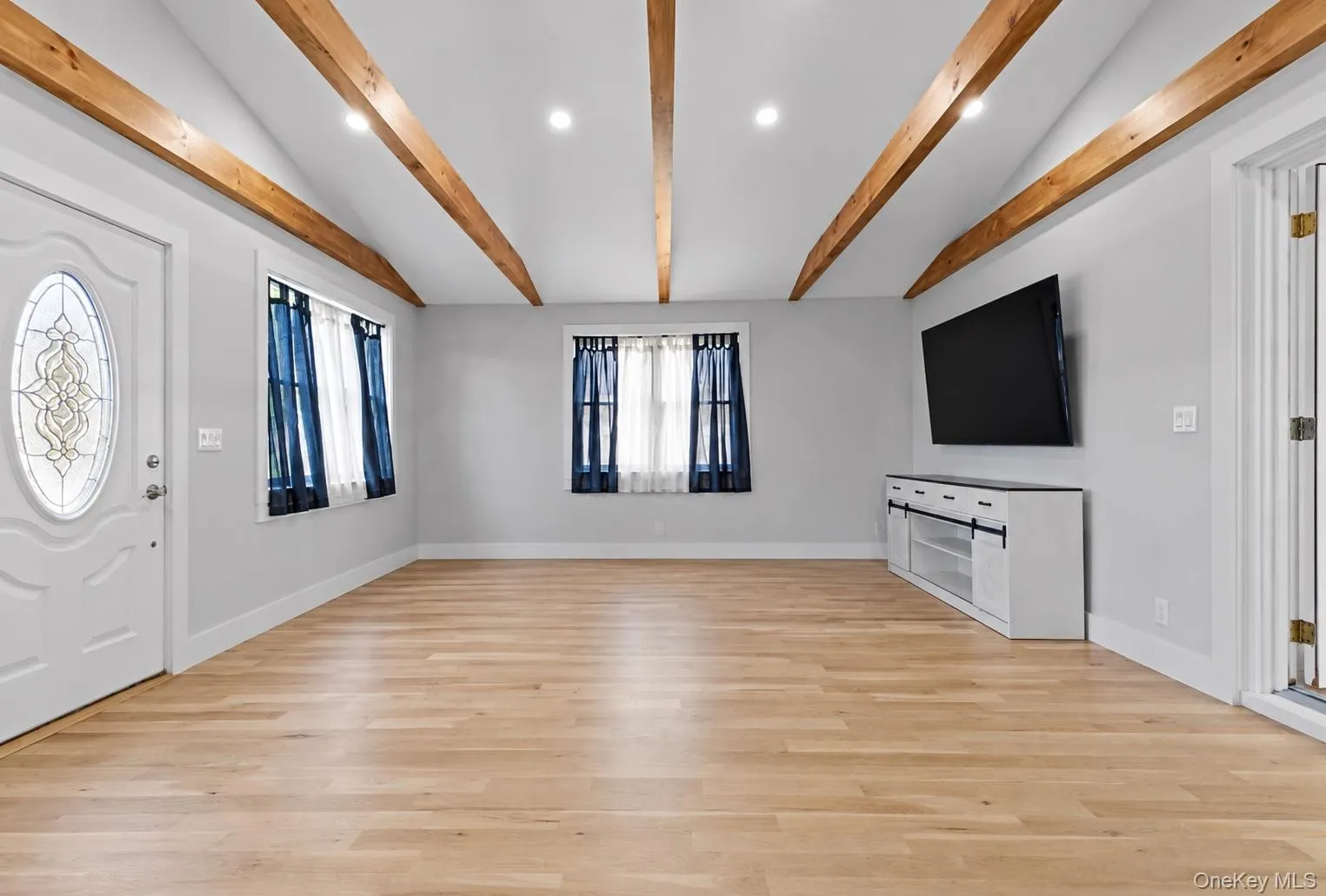55 Alhambra Road, Oyster Bay, NY, 4 Bedrooms Bedrooms, 6 Rooms Rooms,2 BathroomsBathrooms,Residential Lease,For Rent,Alhambra,0,1047114 55 Alhambra Road, Oyster Bay, NY, 4 Bedrooms Bedrooms, 6 Rooms Rooms,2 BathroomsBathrooms,Residential Lease,For Rent,Alhambra,0,1047114