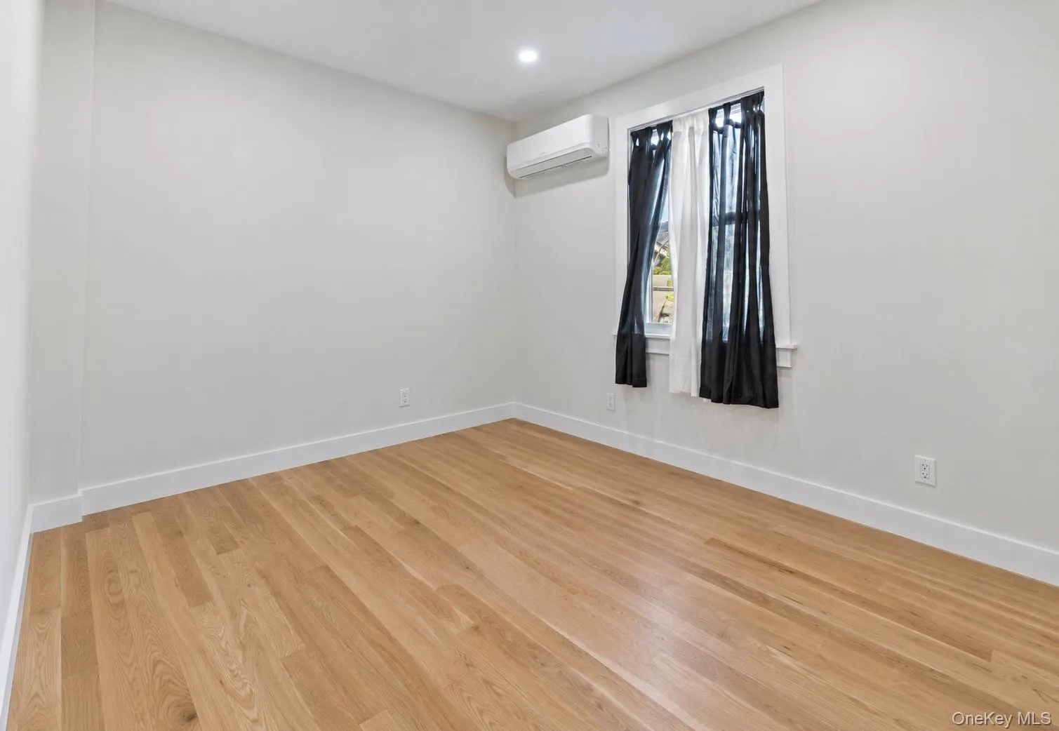 55 Alhambra Road, Oyster Bay, NY, 4 Bedrooms Bedrooms, 6 Rooms Rooms,2 BathroomsBathrooms,Residential Lease,For Rent,Alhambra,0,1047114 55 Alhambra Road, Oyster Bay, NY, 4 Bedrooms Bedrooms, 6 Rooms Rooms,2 BathroomsBathrooms,Residential Lease,For Rent,Alhambra,0,1047114