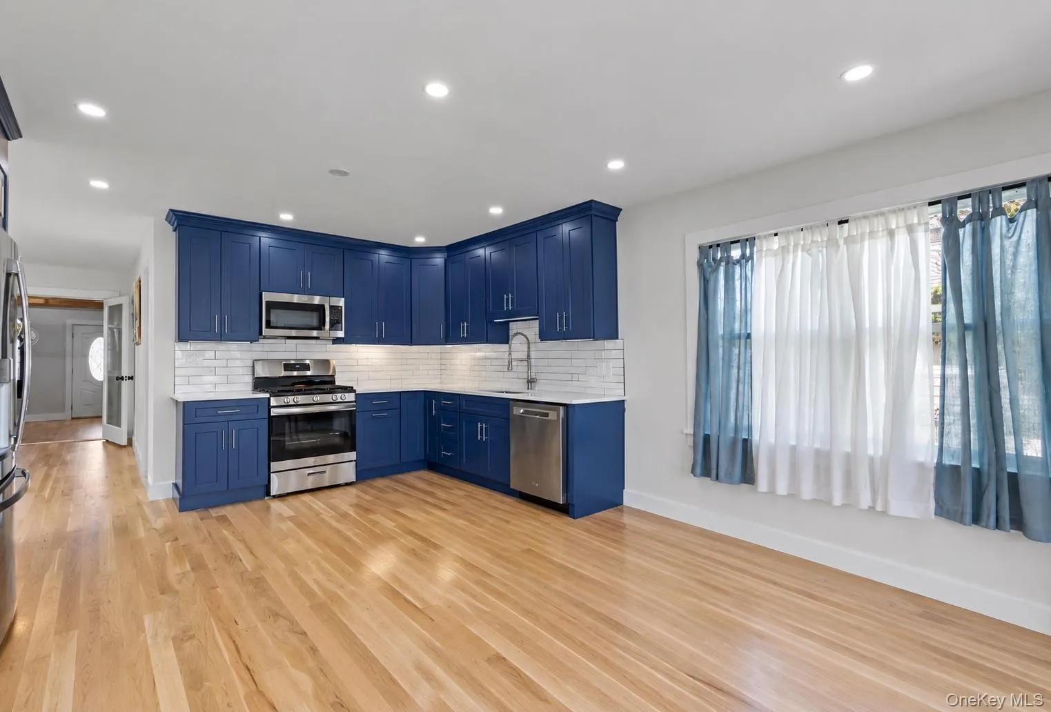 55 Alhambra Road, Oyster Bay, NY, 4 Bedrooms Bedrooms, 6 Rooms Rooms,2 BathroomsBathrooms,Residential Lease,For Rent,Alhambra,0,1047114 55 Alhambra Road, Oyster Bay, NY, 4 Bedrooms Bedrooms, 6 Rooms Rooms,2 BathroomsBathrooms,Residential Lease,For Rent,Alhambra,0,1047114