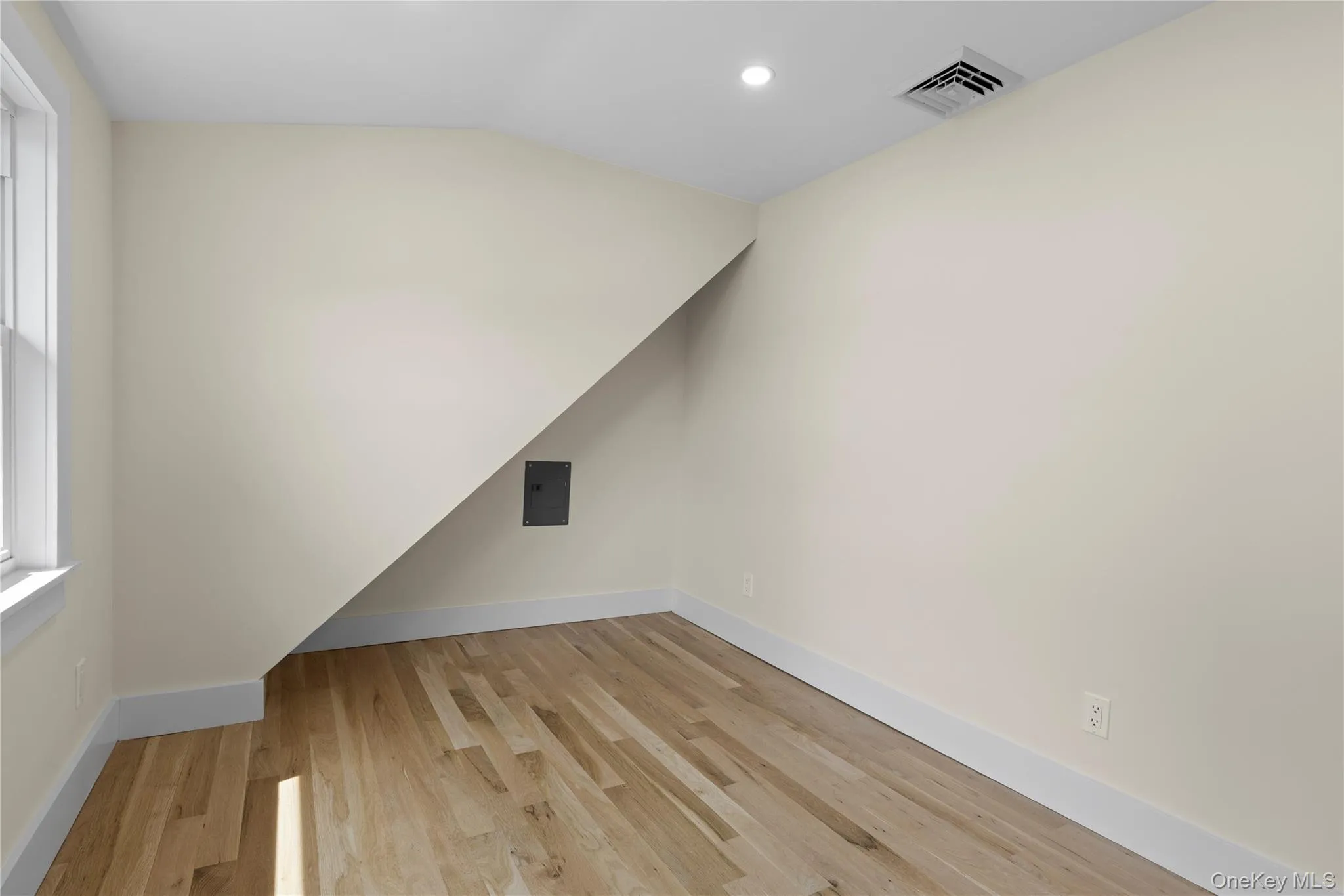 55 Alhambra Road, Oyster Bay, NY, 4 Bedrooms Bedrooms, 6 Rooms Rooms,2 BathroomsBathrooms,Residential Lease,For Rent,Alhambra,0,1047114 55 Alhambra Road, Oyster Bay, NY, 4 Bedrooms Bedrooms, 6 Rooms Rooms,2 BathroomsBathrooms,Residential Lease,For Rent,Alhambra,0,1047114