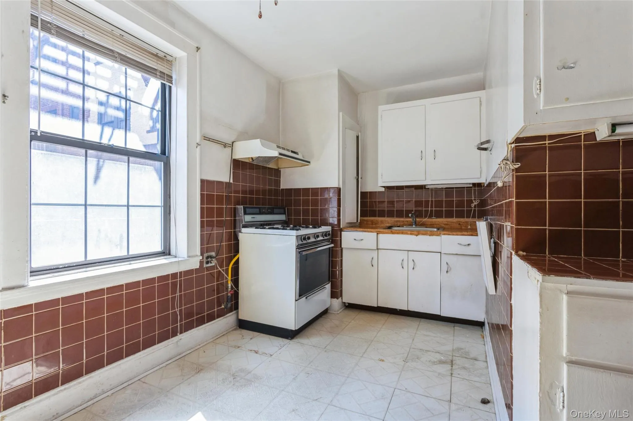 68-36 Burns Street, New York, NY, 2 Bedrooms Bedrooms, 4 Rooms Rooms,1 BathroomBathrooms,Residential,For Rent,Burns,0,1047127 68-36 Burns Street, New York, NY, 2 Bedrooms Bedrooms, 4 Rooms Rooms,1 BathroomBathrooms,Residential,For Rent,Burns,0,1047127