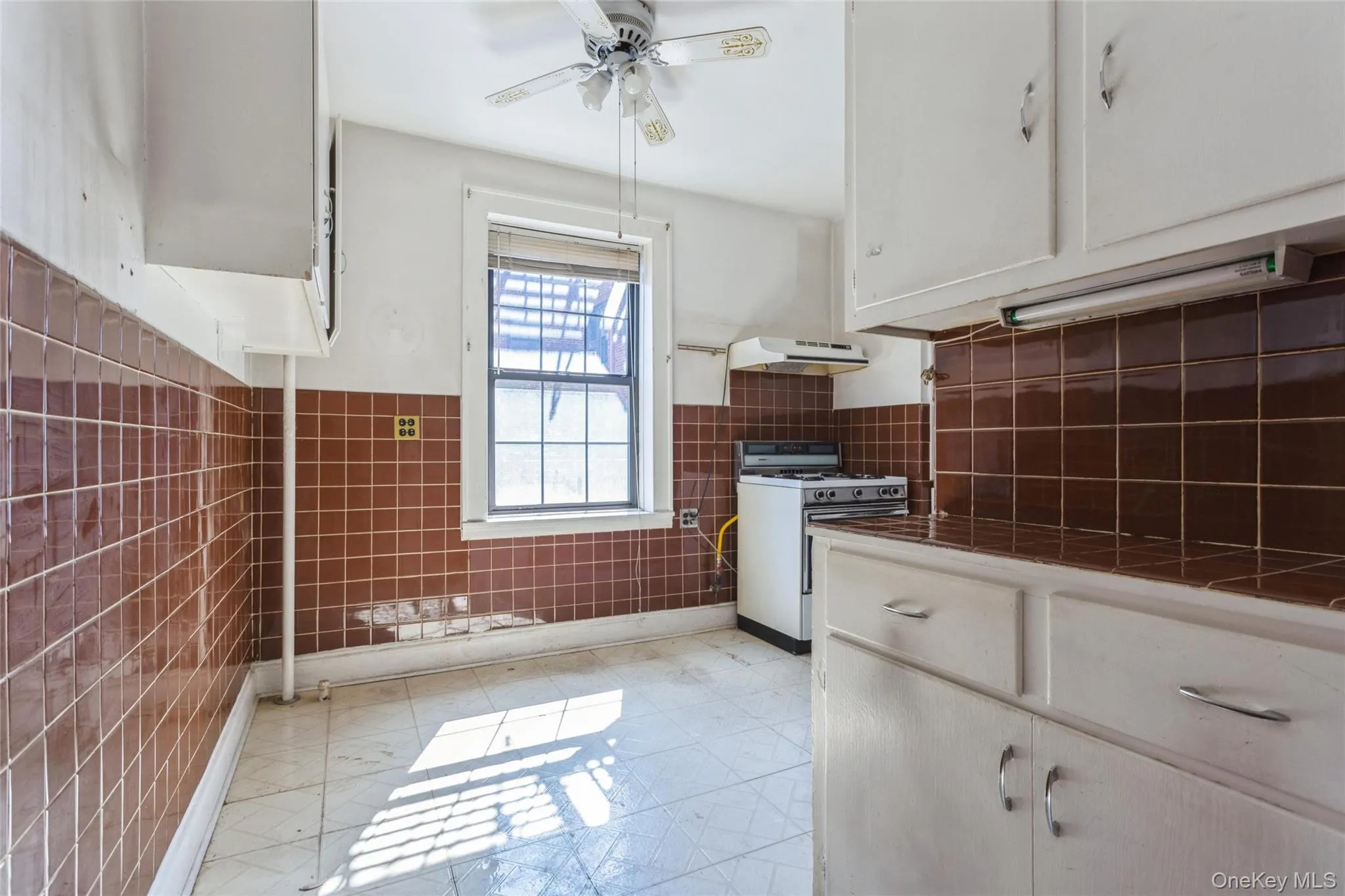 68-36 Burns Street, New York, NY, 2 Bedrooms Bedrooms, 4 Rooms Rooms,1 BathroomBathrooms,Residential,For Rent,Burns,0,1047127 68-36 Burns Street, New York, NY, 2 Bedrooms Bedrooms, 4 Rooms Rooms,1 BathroomBathrooms,Residential,For Rent,Burns,0,1047127