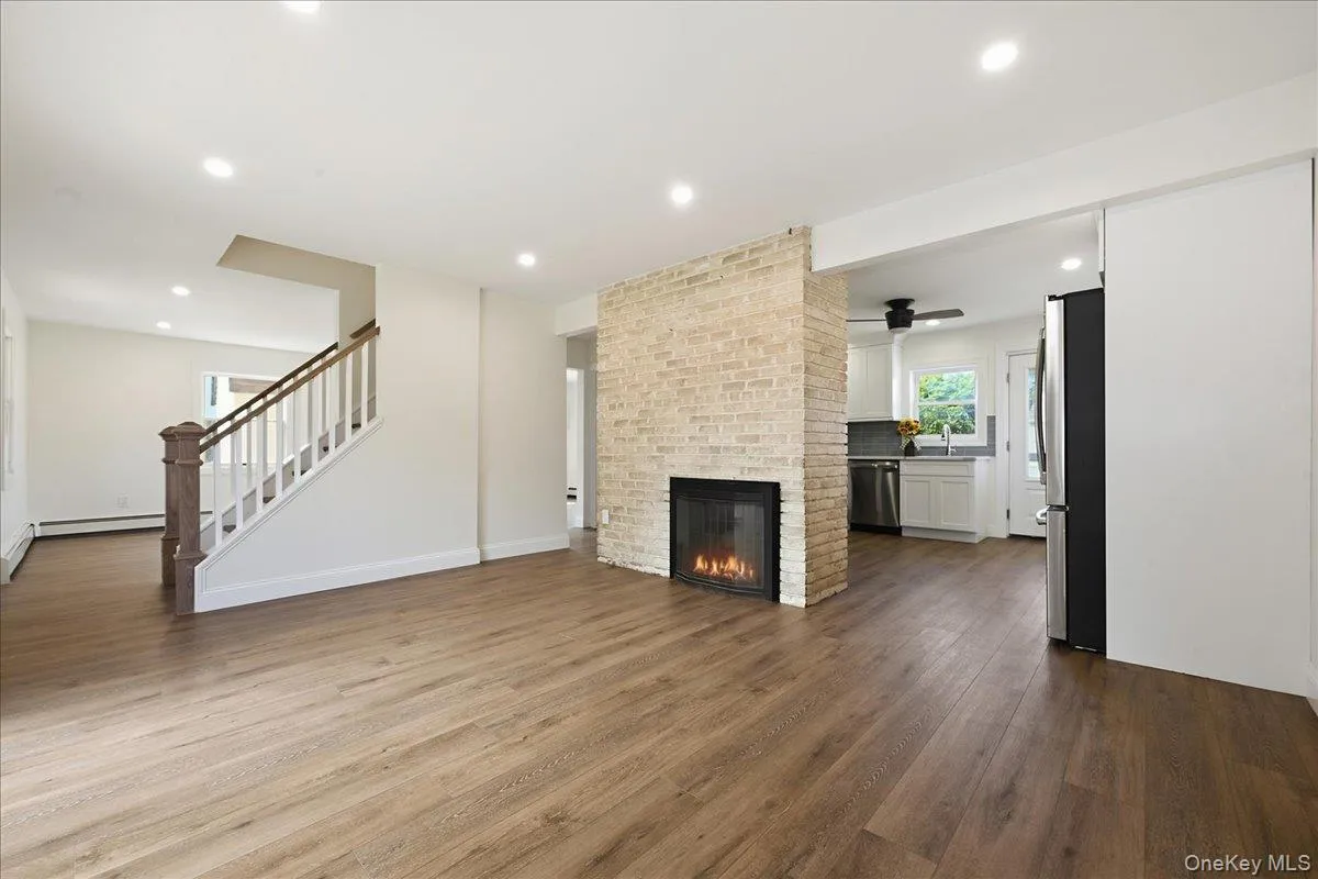 6 Stonecutter Road, Hempstead, NY, 3 Bedrooms Bedrooms, 8 Rooms Rooms,2 BathroomsBathrooms,Residential,For Rent,Stonecutter,0,1047134 6 Stonecutter Road, Hempstead, NY, 3 Bedrooms Bedrooms, 8 Rooms Rooms,2 BathroomsBathrooms,Residential,For Rent,Stonecutter,0,1047134