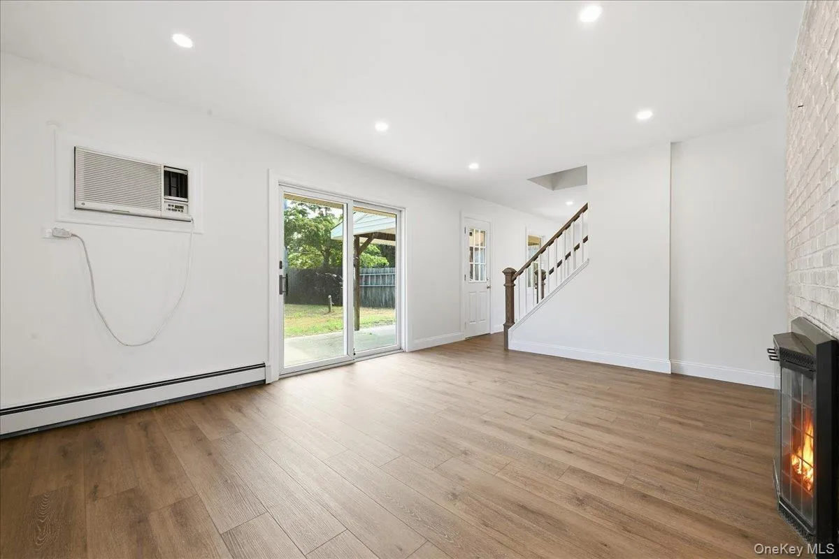 6 Stonecutter Road, Hempstead, NY, 3 Bedrooms Bedrooms, 8 Rooms Rooms,2 BathroomsBathrooms,Residential,For Rent,Stonecutter,0,1047134 6 Stonecutter Road, Hempstead, NY, 3 Bedrooms Bedrooms, 8 Rooms Rooms,2 BathroomsBathrooms,Residential,For Rent,Stonecutter,0,1047134