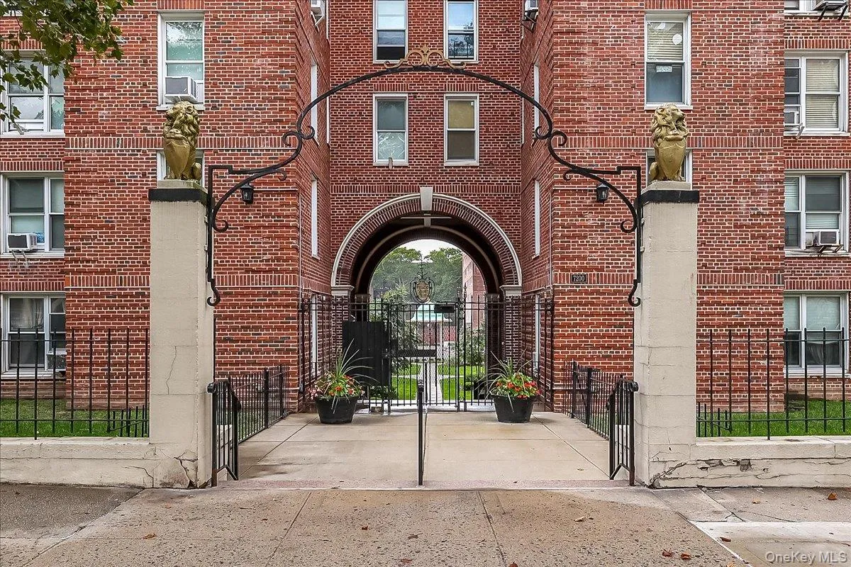 181 73rd Street, New York, NY, 1 Bedroom Bedrooms, 4 Rooms Rooms,1 BathroomBathrooms,Residential,For Rent,73rd,0,1047135 181 73rd Street, New York, NY, 1 Bedroom Bedrooms, 4 Rooms Rooms,1 BathroomBathrooms,Residential,For Rent,73rd,0,1047135