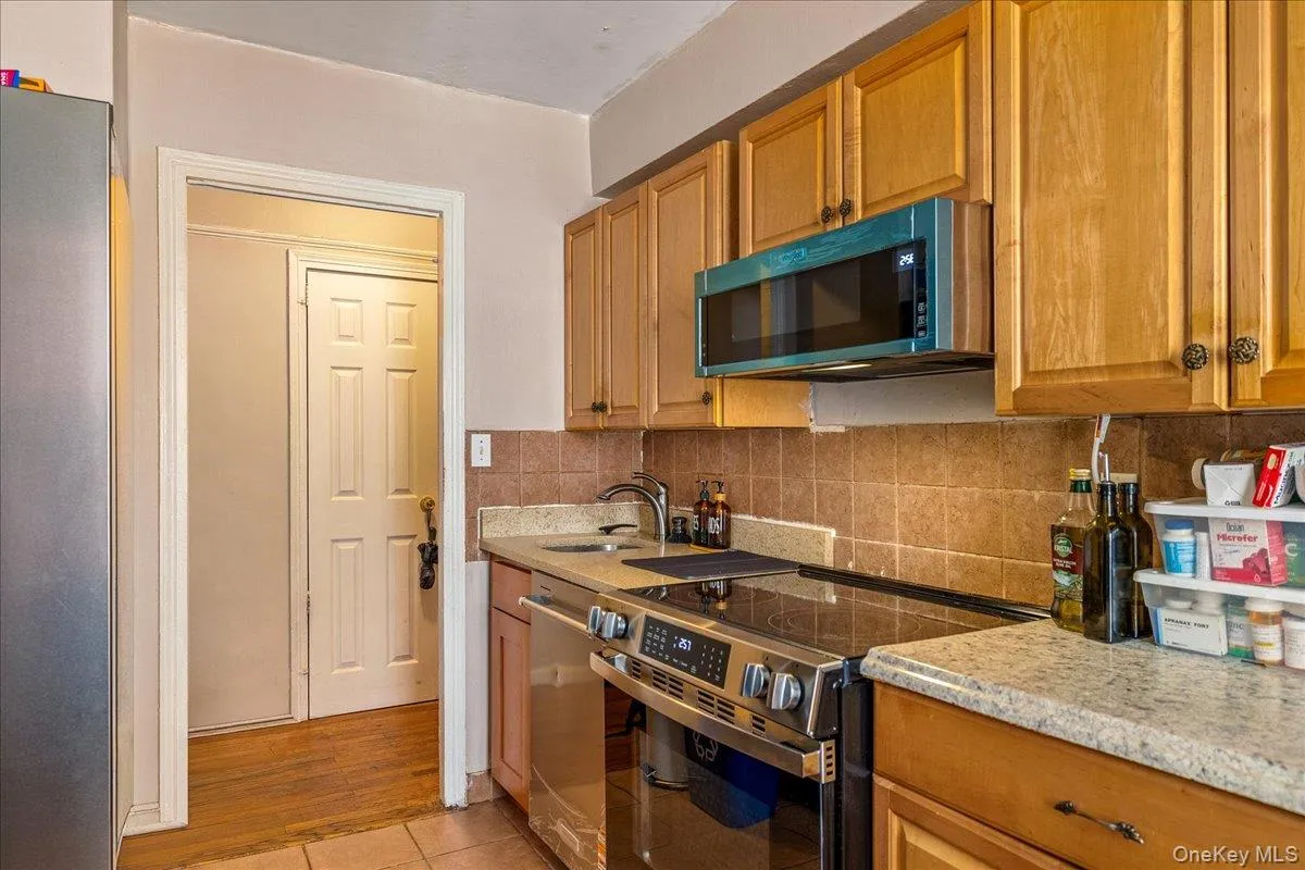 181 73rd Street, New York, NY, 1 Bedroom Bedrooms, 4 Rooms Rooms,1 BathroomBathrooms,Residential,For Rent,73rd,0,1047135 181 73rd Street, New York, NY, 1 Bedroom Bedrooms, 4 Rooms Rooms,1 BathroomBathrooms,Residential,For Rent,73rd,0,1047135