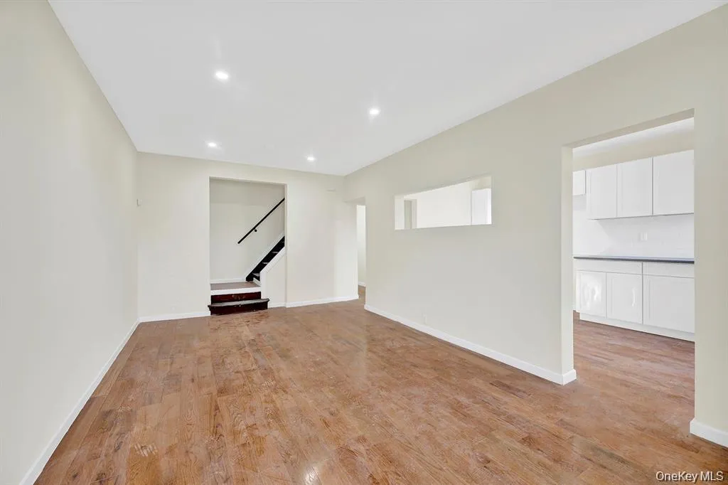 14571 157th Street, New York, NY, 6 Bedrooms Bedrooms, 6 Rooms Rooms,2 BathroomsBathrooms,Residential Lease,For Rent,Street,0,1047138 14571 157th Street, New York, NY, 6 Bedrooms Bedrooms, 6 Rooms Rooms,2 BathroomsBathrooms,Residential Lease,For Rent,Street,0,1047138