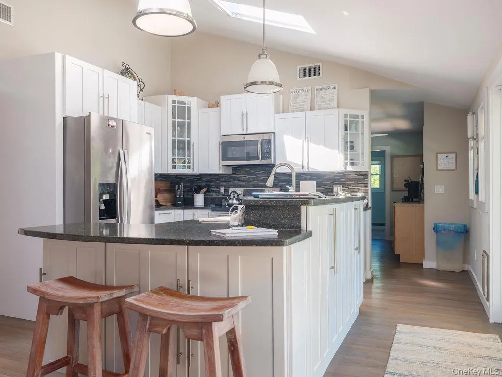 2080 Elijahs Lane, Southold, NY, 4 Bedrooms Bedrooms, 8 Rooms Rooms,3 BathroomsBathrooms,Residential,For Rent,Elijahs,0,1047144 2080 Elijahs Lane, Southold, NY, 4 Bedrooms Bedrooms, 8 Rooms Rooms,3 BathroomsBathrooms,Residential,For Rent,Elijahs,0,1047144