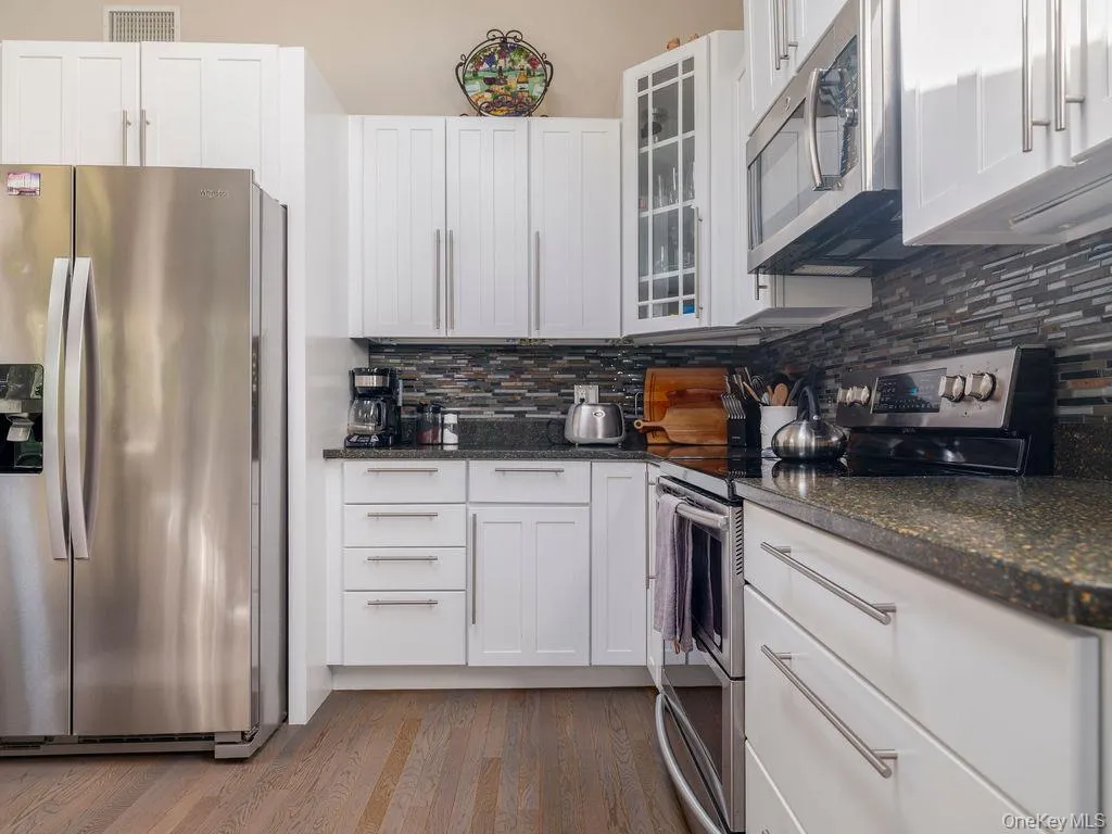 2080 Elijahs Lane, Southold, NY, 4 Bedrooms Bedrooms, 8 Rooms Rooms,3 BathroomsBathrooms,Residential,For Rent,Elijahs,0,1047144 2080 Elijahs Lane, Southold, NY, 4 Bedrooms Bedrooms, 8 Rooms Rooms,3 BathroomsBathrooms,Residential,For Rent,Elijahs,0,1047144