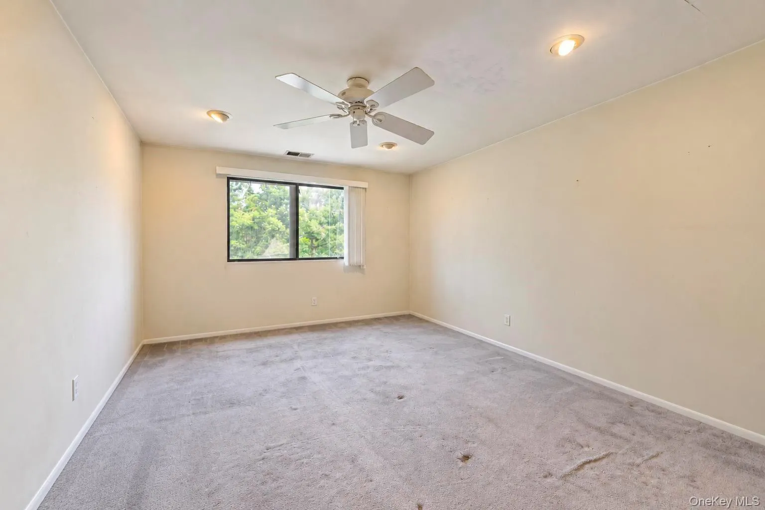 2nd bedroom w/full bath, closet, recessed lighting and ceiling fan 2nd bedroom w/full bath, closet, recessed lighting and ceiling fan