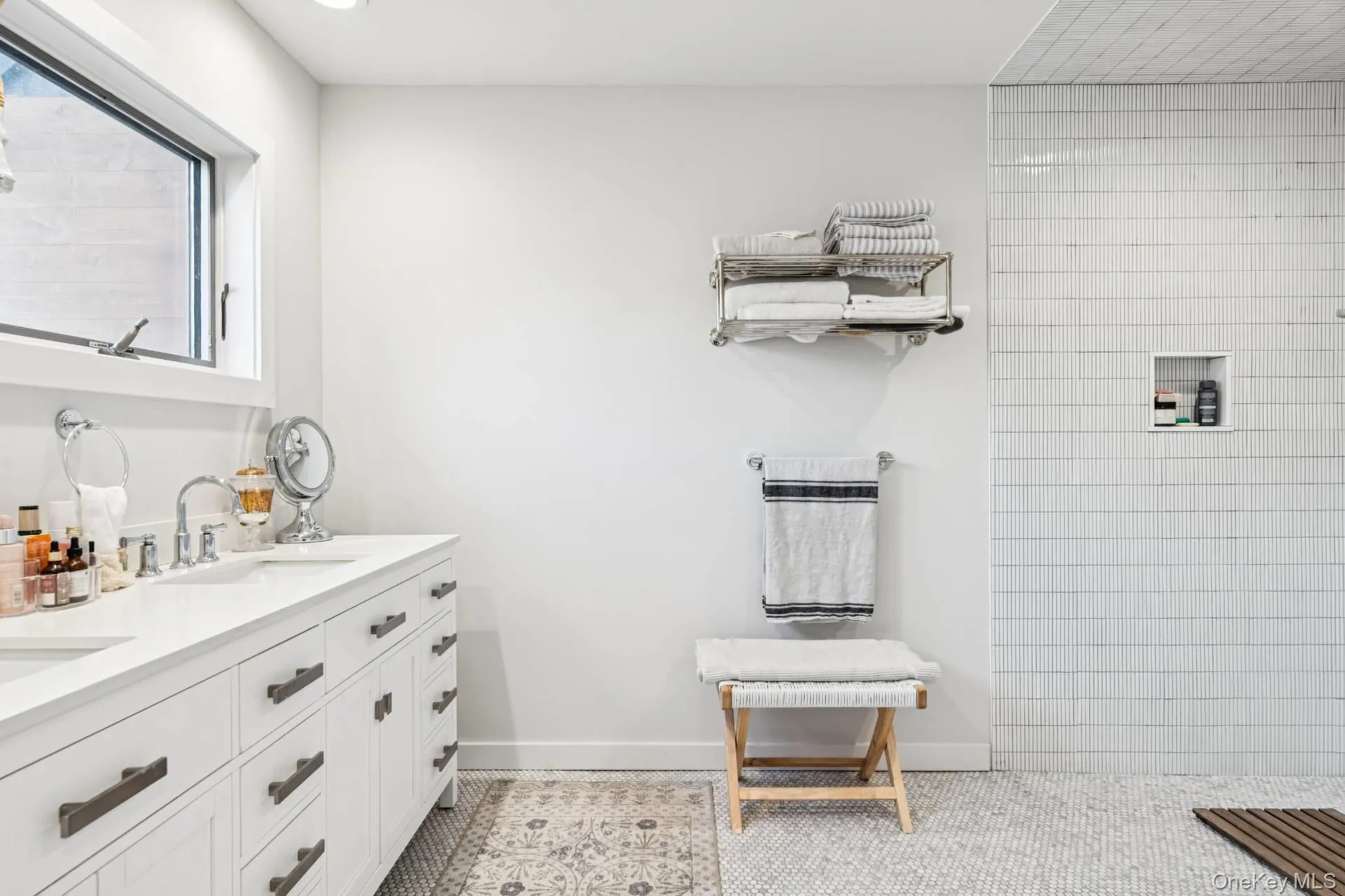 191 Bull Path, East Hampton, NY, 4 Bedrooms Bedrooms, 10 Rooms Rooms,3 BathroomsBathrooms,Residential,For Rent,Bull,0,1047158 191 Bull Path, East Hampton, NY, 4 Bedrooms Bedrooms, 10 Rooms Rooms,3 BathroomsBathrooms,Residential,For Rent,Bull,0,1047158