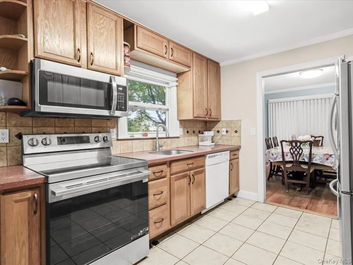 23 Hren Avenue, Huntington, NY, 4 Bedrooms Bedrooms, 8 Rooms Rooms,2 BathroomsBathrooms,Residential,For Rent,Hren,0,1047170 23 Hren Avenue, Huntington, NY, 4 Bedrooms Bedrooms, 8 Rooms Rooms,2 BathroomsBathrooms,Residential,For Rent,Hren,0,1047170