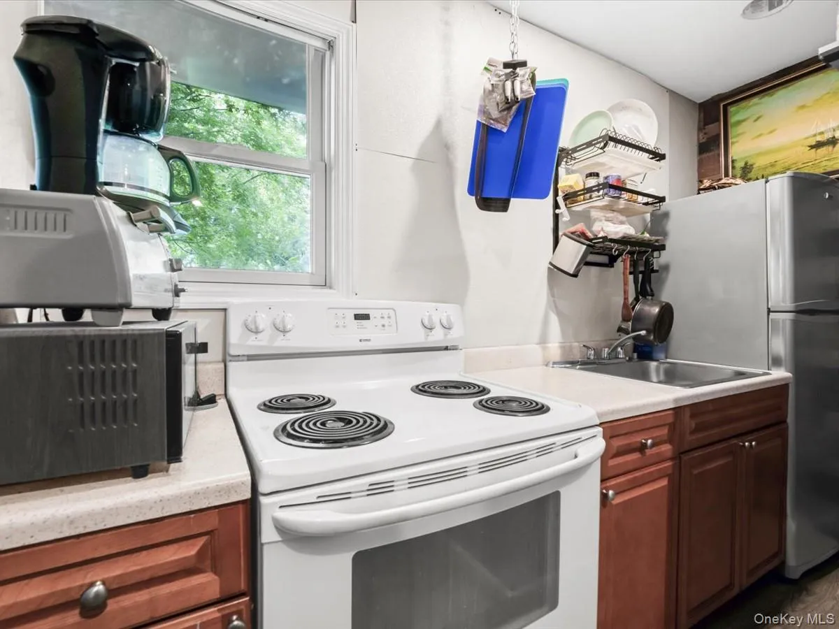 23 Hren Avenue, Huntington, NY, 4 Bedrooms Bedrooms, 8 Rooms Rooms,2 BathroomsBathrooms,Residential,For Rent,Hren,0,1047170 23 Hren Avenue, Huntington, NY, 4 Bedrooms Bedrooms, 8 Rooms Rooms,2 BathroomsBathrooms,Residential,For Rent,Hren,0,1047170