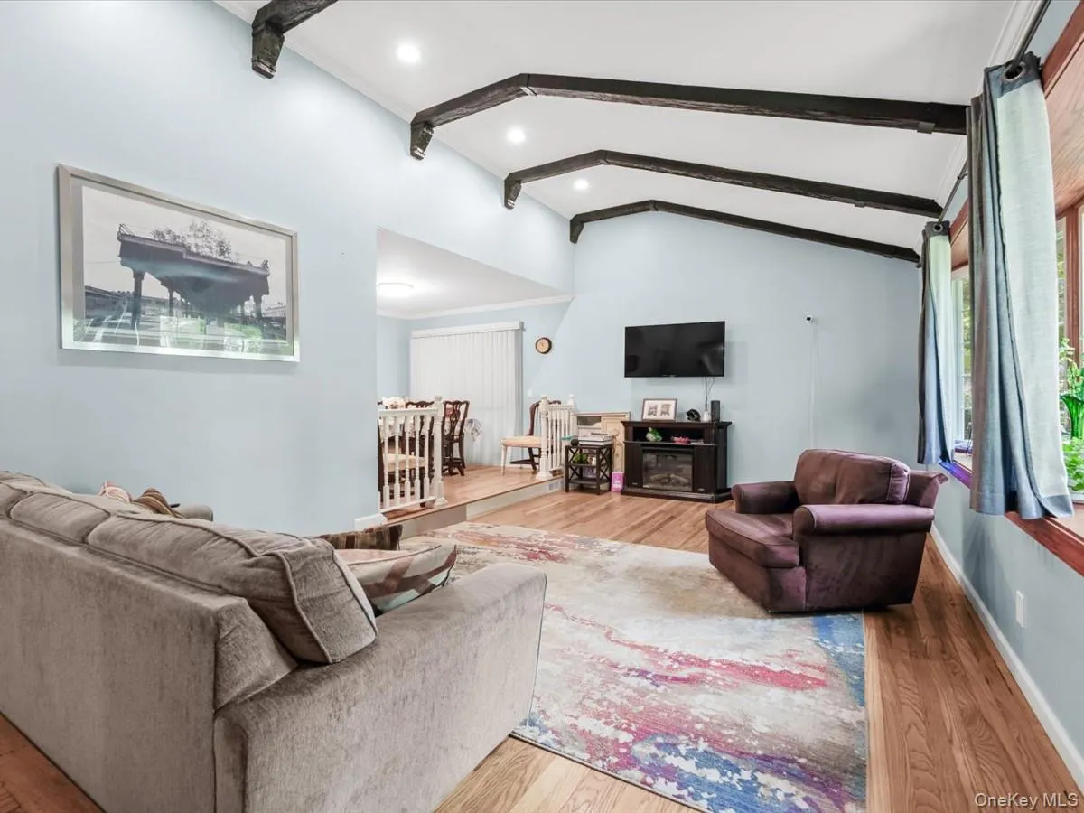 23 Hren Avenue, Huntington, NY, 4 Bedrooms Bedrooms, 8 Rooms Rooms,2 BathroomsBathrooms,Residential,For Rent,Hren,0,1047170 23 Hren Avenue, Huntington, NY, 4 Bedrooms Bedrooms, 8 Rooms Rooms,2 BathroomsBathrooms,Residential,For Rent,Hren,0,1047170