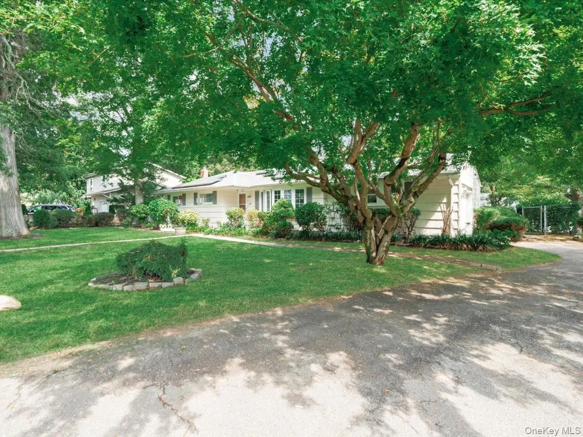 23 Hren Avenue, Huntington, NY, 4 Bedrooms Bedrooms, 8 Rooms Rooms,2 BathroomsBathrooms,Residential,For Rent,Hren,0,1047170 23 Hren Avenue, Huntington, NY, 4 Bedrooms Bedrooms, 8 Rooms Rooms,2 BathroomsBathrooms,Residential,For Rent,Hren,0,1047170