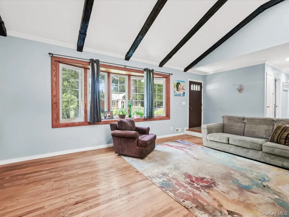 23 Hren Avenue, Huntington, NY, 4 Bedrooms Bedrooms, 8 Rooms Rooms,2 BathroomsBathrooms,Residential,For Rent,Hren,0,1047170 23 Hren Avenue, Huntington, NY, 4 Bedrooms Bedrooms, 8 Rooms Rooms,2 BathroomsBathrooms,Residential,For Rent,Hren,0,1047170