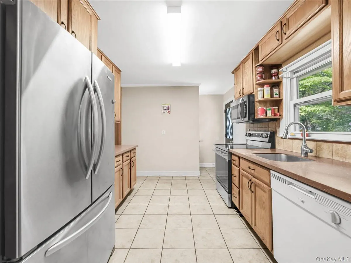 23 Hren Avenue, Huntington, NY, 4 Bedrooms Bedrooms, 8 Rooms Rooms,2 BathroomsBathrooms,Residential,For Rent,Hren,0,1047170 23 Hren Avenue, Huntington, NY, 4 Bedrooms Bedrooms, 8 Rooms Rooms,2 BathroomsBathrooms,Residential,For Rent,Hren,0,1047170