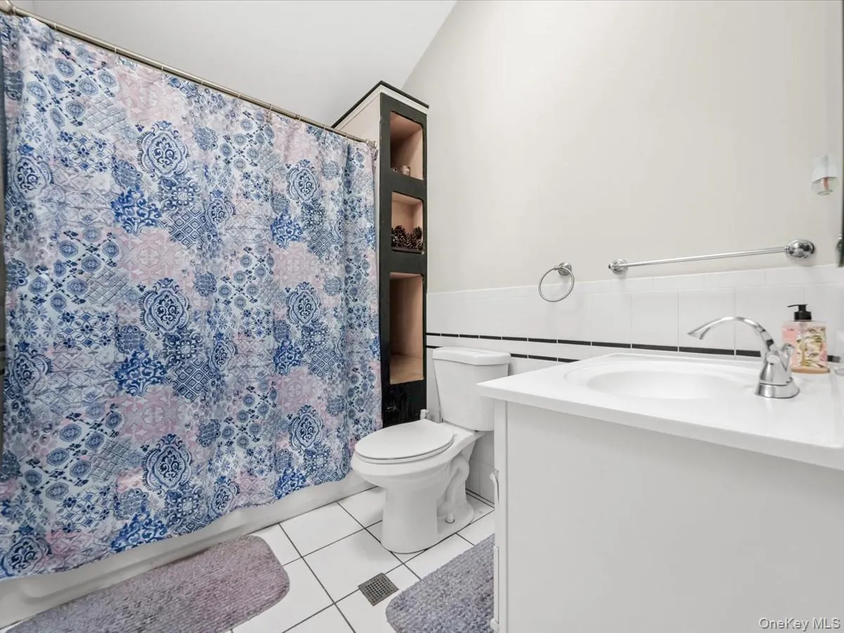 23 Hren Avenue, Huntington, NY, 4 Bedrooms Bedrooms, 8 Rooms Rooms,2 BathroomsBathrooms,Residential,For Rent,Hren,0,1047170 23 Hren Avenue, Huntington, NY, 4 Bedrooms Bedrooms, 8 Rooms Rooms,2 BathroomsBathrooms,Residential,For Rent,Hren,0,1047170