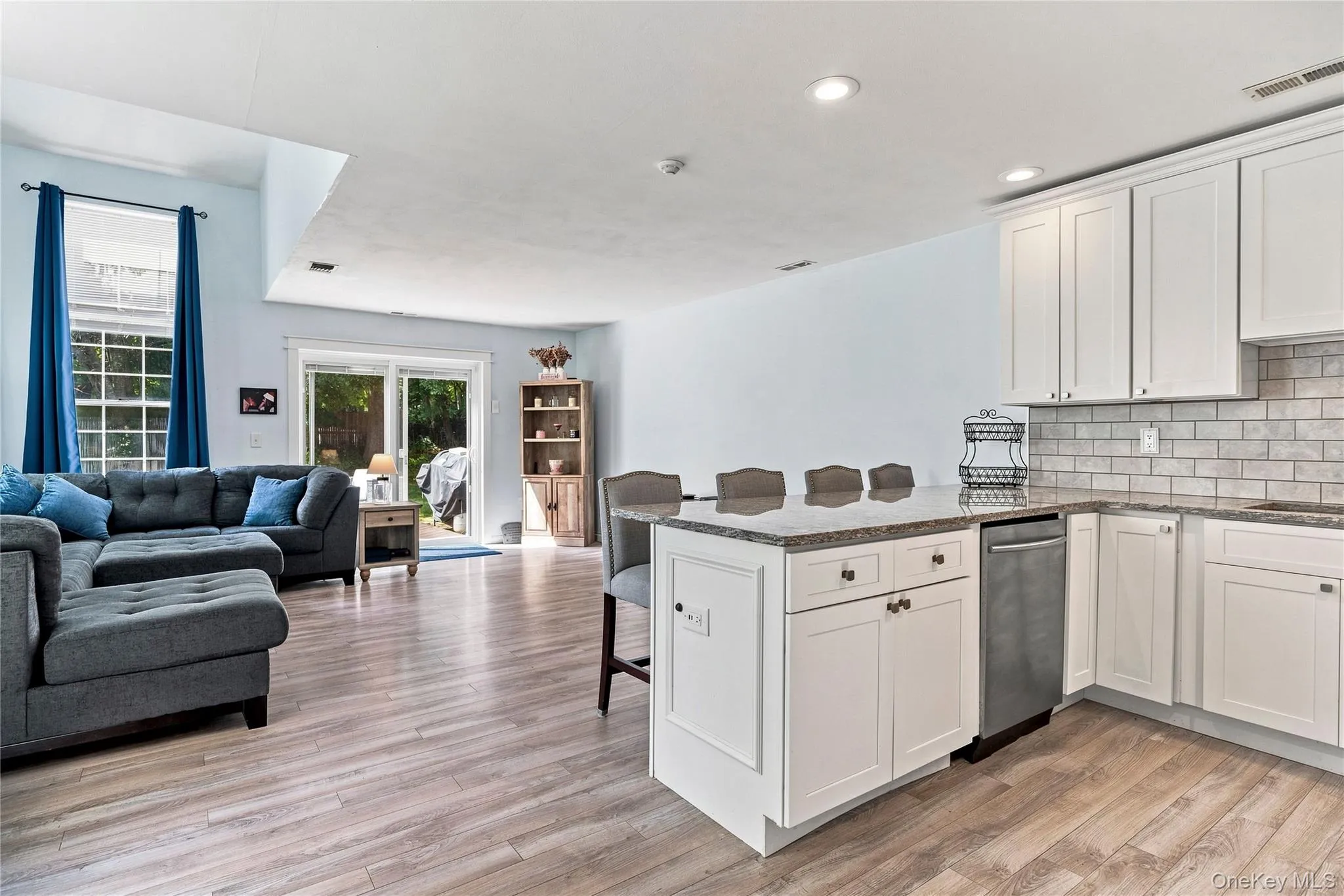 40 Quail Court, Brookhaven, NY, 2 Bedrooms Bedrooms, 6 Rooms Rooms,1 BathroomBathrooms,Residential,For Rent,Quail,0,1047176 40 Quail Court, Brookhaven, NY, 2 Bedrooms Bedrooms, 6 Rooms Rooms,1 BathroomBathrooms,Residential,For Rent,Quail,0,1047176