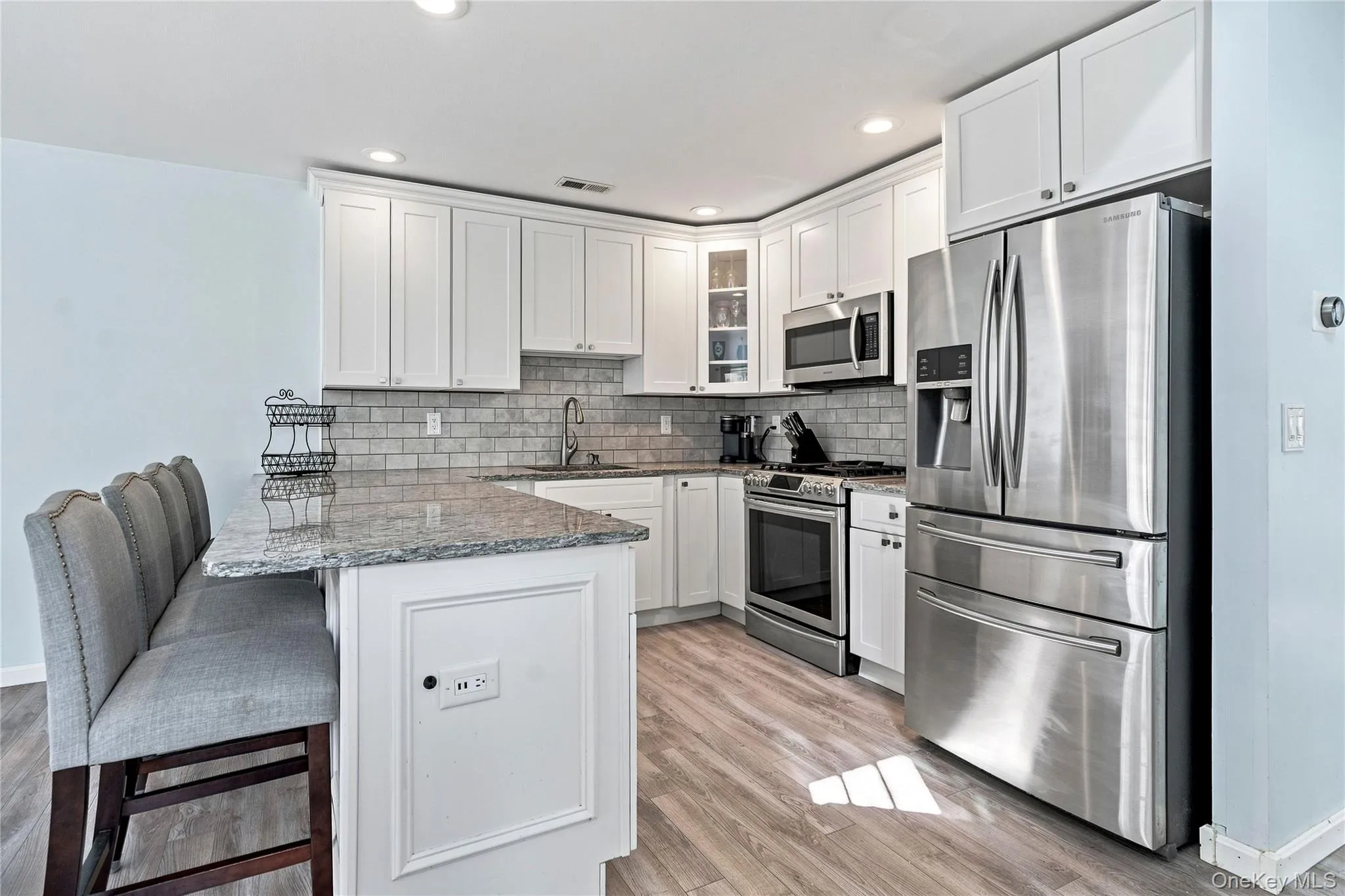 40 Quail Court, Brookhaven, NY, 2 Bedrooms Bedrooms, 6 Rooms Rooms,1 BathroomBathrooms,Residential,For Rent,Quail,0,1047176 40 Quail Court, Brookhaven, NY, 2 Bedrooms Bedrooms, 6 Rooms Rooms,1 BathroomBathrooms,Residential,For Rent,Quail,0,1047176