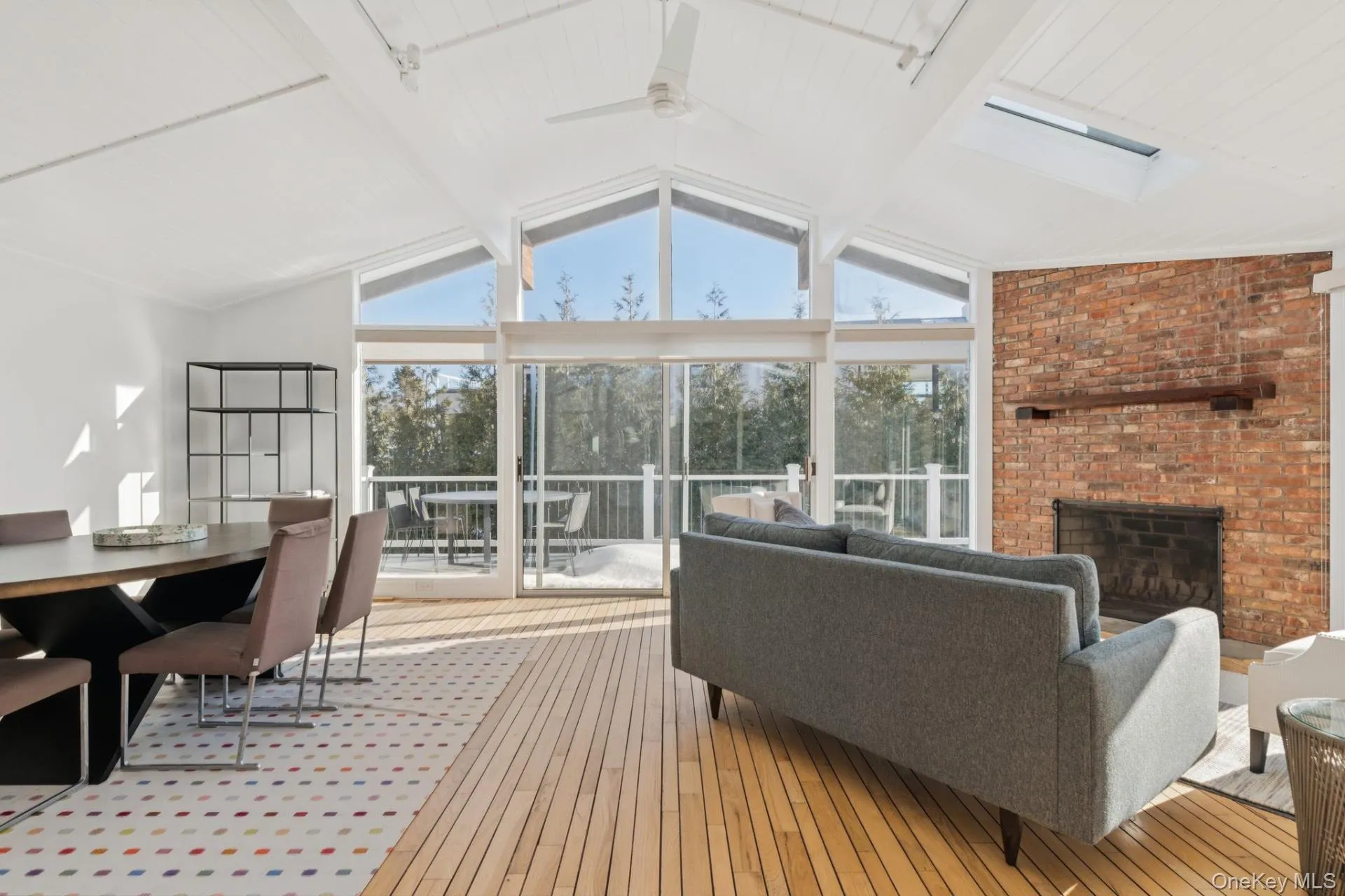 18 Tara Road, East Hampton, NY, 4 Bedrooms Bedrooms, 10 Rooms Rooms,3 BathroomsBathrooms,Residential,For Rent,Tara,0,1047183 18 Tara Road, East Hampton, NY, 4 Bedrooms Bedrooms, 10 Rooms Rooms,3 BathroomsBathrooms,Residential,For Rent,Tara,0,1047183