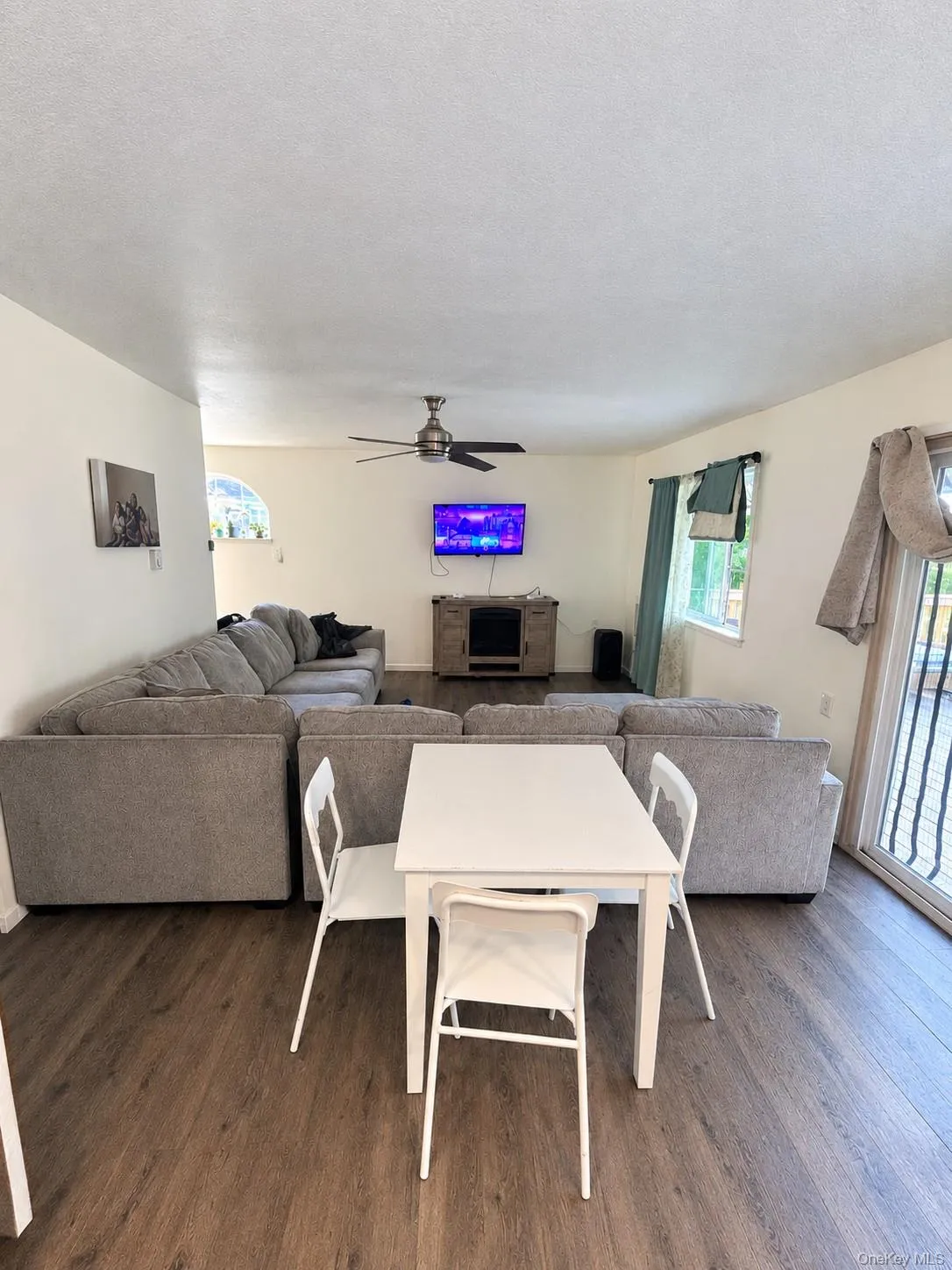 15 Medallion Road, Thompson, NY, 3 Bedrooms Bedrooms, 7 Rooms Rooms,2 BathroomsBathrooms,Residential,For Rent,Medallion,0,1047198 15 Medallion Road, Thompson, NY, 3 Bedrooms Bedrooms, 7 Rooms Rooms,2 BathroomsBathrooms,Residential,For Rent,Medallion,0,1047198