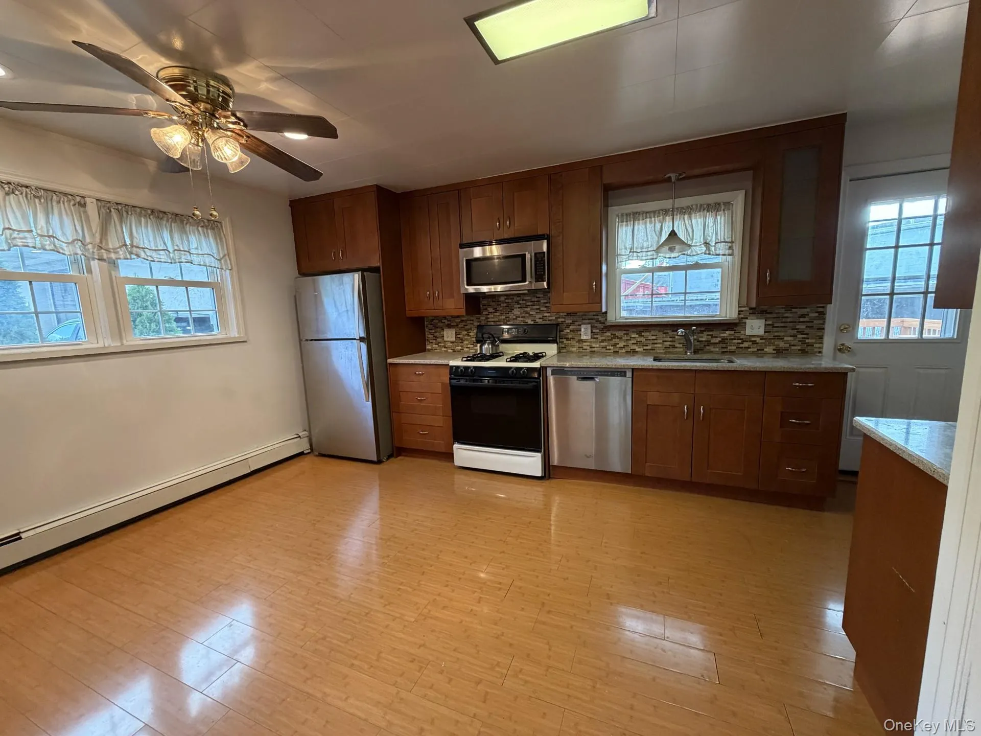 184 Horton Avenue, Hempstead, NY, 3 Bedrooms Bedrooms, 7 Rooms Rooms,1 BathroomBathrooms,Residential Lease,For Rent,Horton,0,1047219 184 Horton Avenue, Hempstead, NY, 3 Bedrooms Bedrooms, 7 Rooms Rooms,1 BathroomBathrooms,Residential Lease,For Rent,Horton,0,1047219