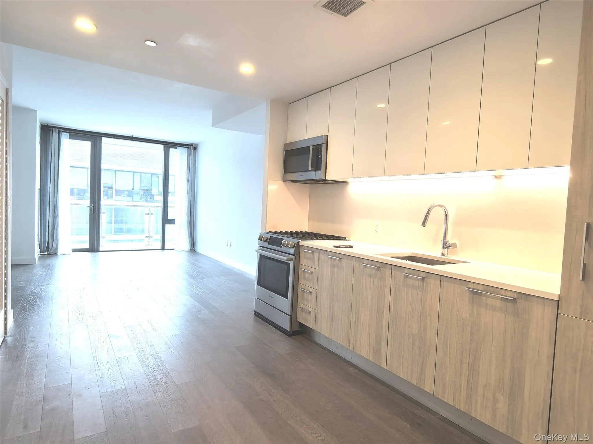 13103 40th Road, New York, NY, 2 Bedrooms Bedrooms, 5 Rooms Rooms,2 BathroomsBathrooms,Residential,For Rent,40th,0,1047223 13103 40th Road, New York, NY, 2 Bedrooms Bedrooms, 5 Rooms Rooms,2 BathroomsBathrooms,Residential,For Rent,40th,0,1047223