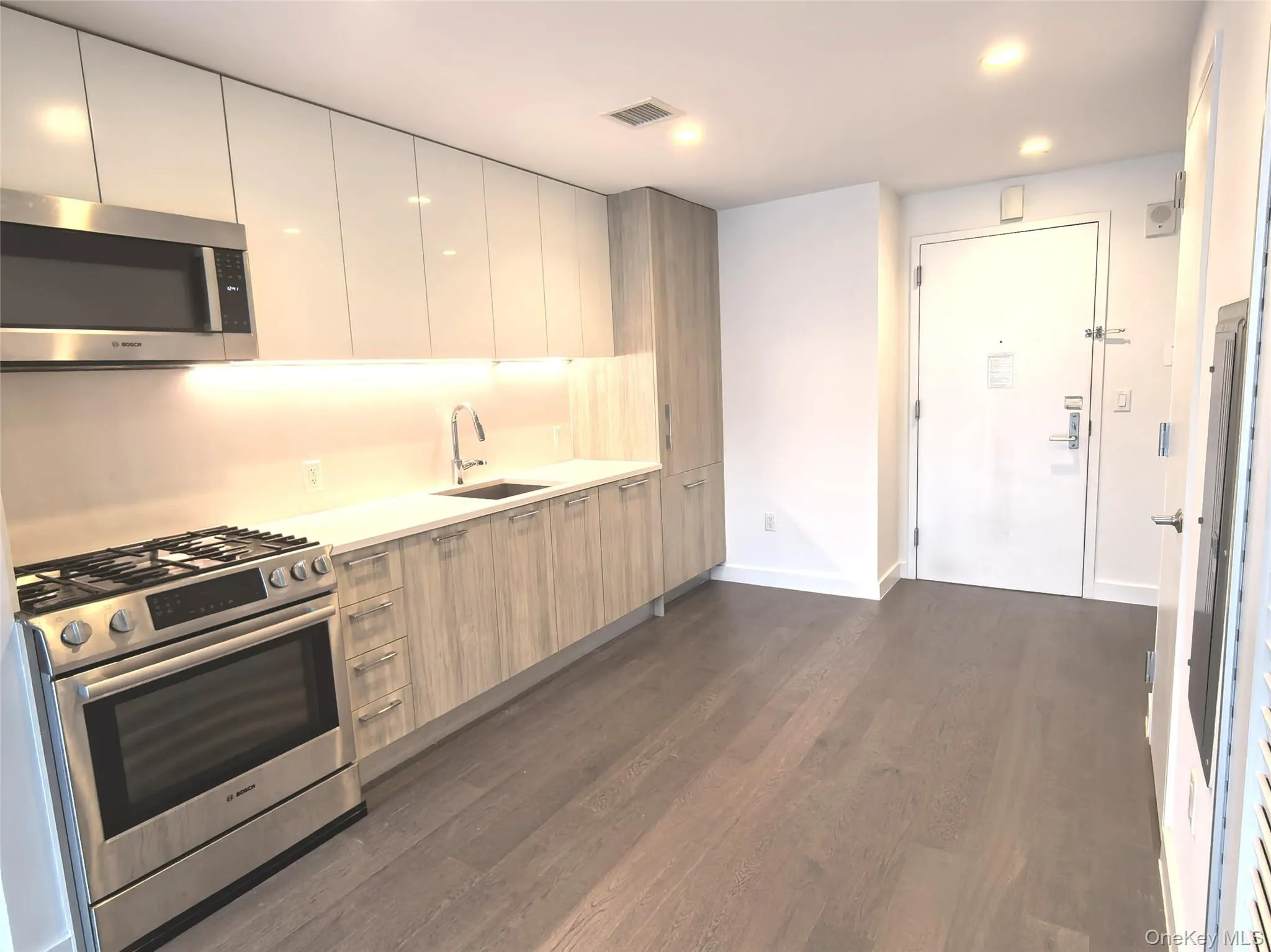 13103 40th Road, New York, NY, 2 Bedrooms Bedrooms, 5 Rooms Rooms,2 BathroomsBathrooms,Residential,For Rent,40th,0,1047223 13103 40th Road, New York, NY, 2 Bedrooms Bedrooms, 5 Rooms Rooms,2 BathroomsBathrooms,Residential,For Rent,40th,0,1047223