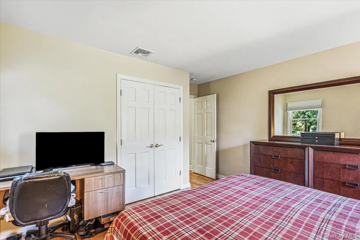 31 Dehan Street, Smithtown, NY, 3 Bedrooms Bedrooms, 14 Rooms Rooms,2 BathroomsBathrooms,Residential,For Rent,Dehan,0,1047231 31 Dehan Street, Smithtown, NY, 3 Bedrooms Bedrooms, 14 Rooms Rooms,2 BathroomsBathrooms,Residential,For Rent,Dehan,0,1047231