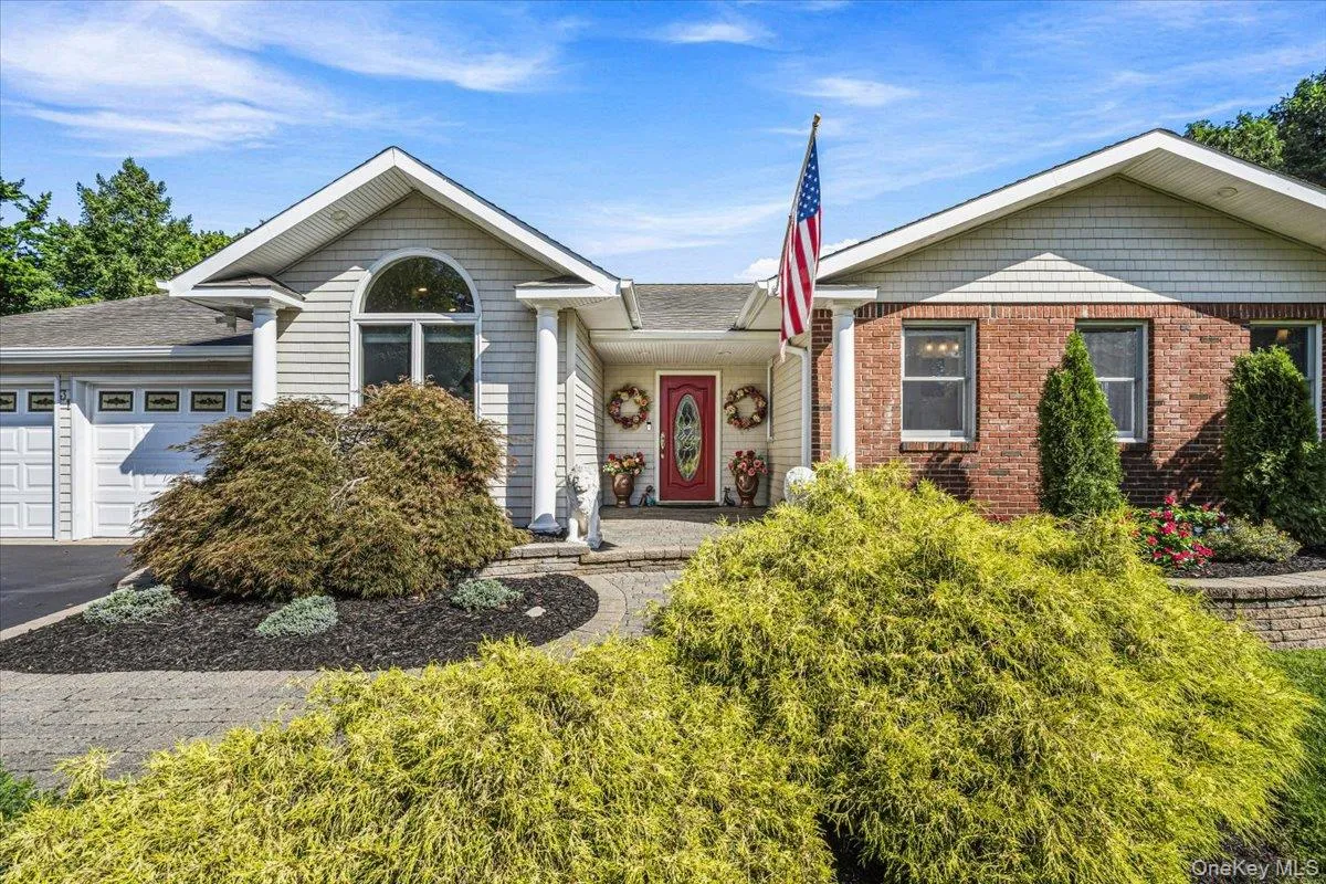 31 Dehan Street, Smithtown, NY, 3 Bedrooms Bedrooms, 14 Rooms Rooms,2 BathroomsBathrooms,Residential,For Rent,Dehan,0,1047231 31 Dehan Street, Smithtown, NY, 3 Bedrooms Bedrooms, 14 Rooms Rooms,2 BathroomsBathrooms,Residential,For Rent,Dehan,0,1047231