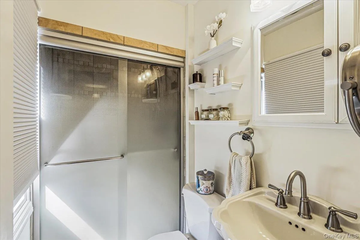 31 Dehan Street, Smithtown, NY, 3 Bedrooms Bedrooms, 14 Rooms Rooms,2 BathroomsBathrooms,Residential,For Rent,Dehan,0,1047231 31 Dehan Street, Smithtown, NY, 3 Bedrooms Bedrooms, 14 Rooms Rooms,2 BathroomsBathrooms,Residential,For Rent,Dehan,0,1047231