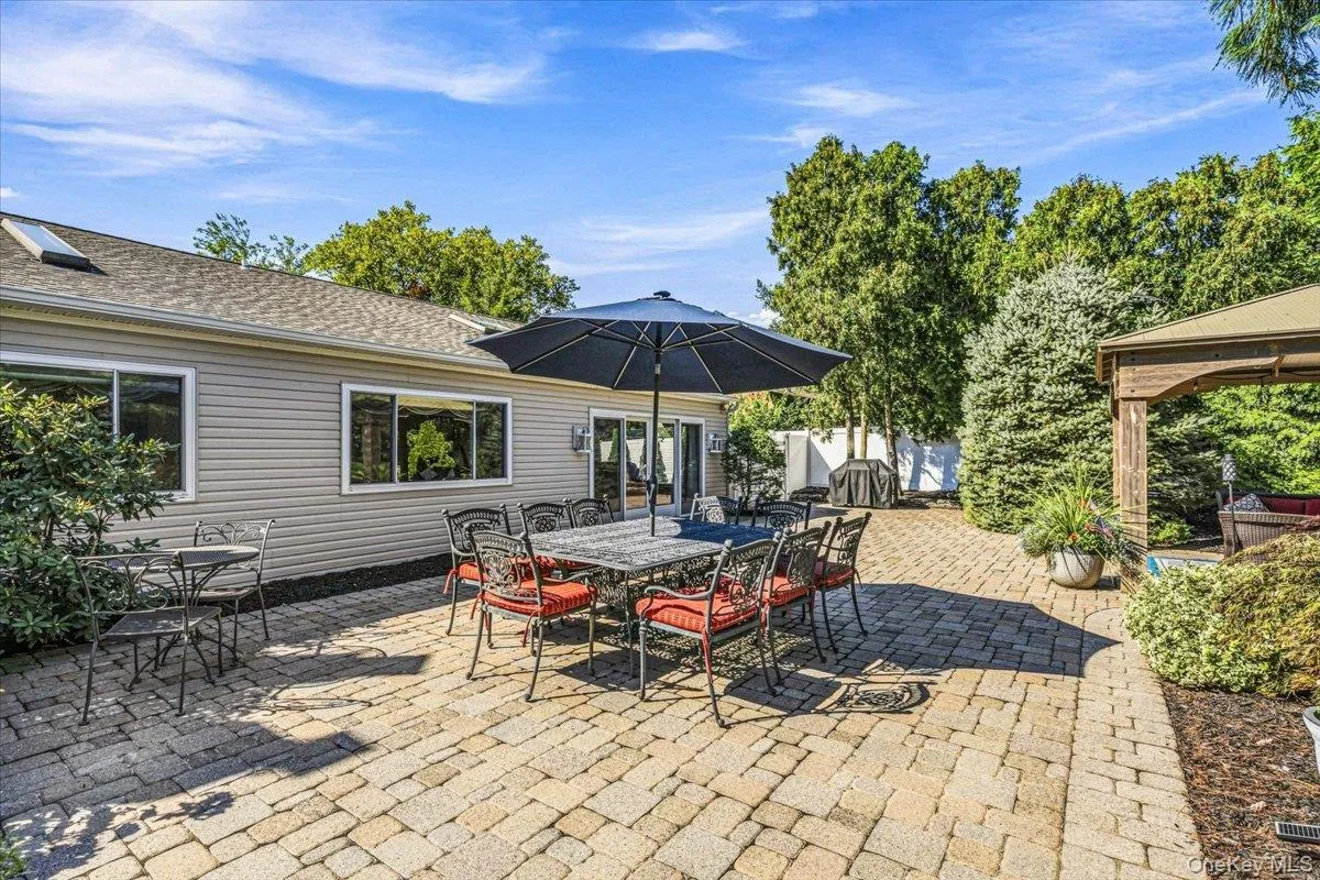 31 Dehan Street, Smithtown, NY, 3 Bedrooms Bedrooms, 14 Rooms Rooms,2 BathroomsBathrooms,Residential,For Rent,Dehan,0,1047231 31 Dehan Street, Smithtown, NY, 3 Bedrooms Bedrooms, 14 Rooms Rooms,2 BathroomsBathrooms,Residential,For Rent,Dehan,0,1047231