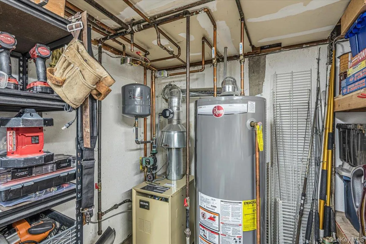 31 Dehan Street, Smithtown, NY, 3 Bedrooms Bedrooms, 14 Rooms Rooms,2 BathroomsBathrooms,Residential,For Rent,Dehan,0,1047231 31 Dehan Street, Smithtown, NY, 3 Bedrooms Bedrooms, 14 Rooms Rooms,2 BathroomsBathrooms,Residential,For Rent,Dehan,0,1047231