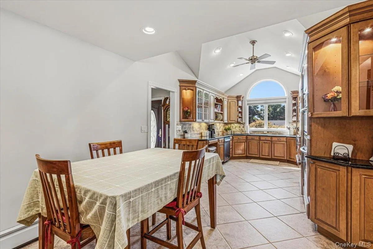 31 Dehan Street, Smithtown, NY, 3 Bedrooms Bedrooms, 14 Rooms Rooms,2 BathroomsBathrooms,Residential,For Rent,Dehan,0,1047231 31 Dehan Street, Smithtown, NY, 3 Bedrooms Bedrooms, 14 Rooms Rooms,2 BathroomsBathrooms,Residential,For Rent,Dehan,0,1047231