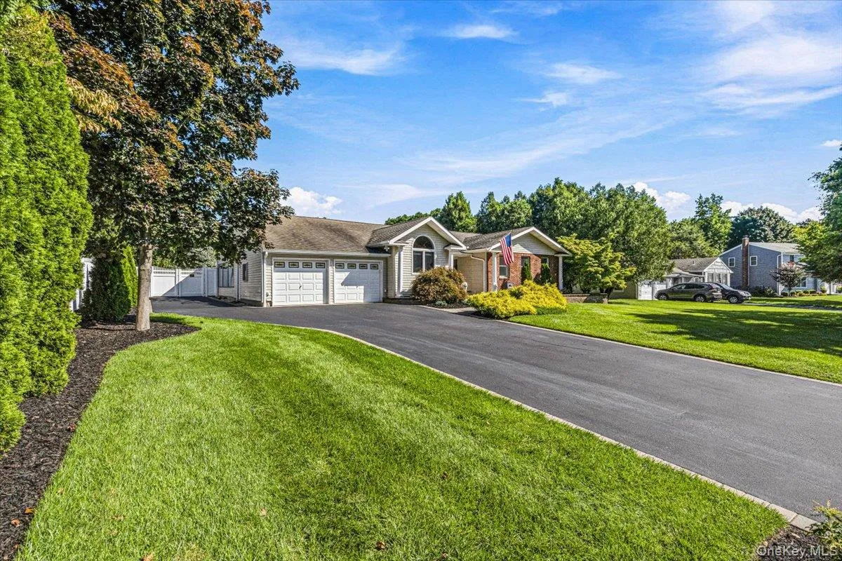 31 Dehan Street, Smithtown, NY, 3 Bedrooms Bedrooms, 14 Rooms Rooms,2 BathroomsBathrooms,Residential,For Rent,Dehan,0,1047231 31 Dehan Street, Smithtown, NY, 3 Bedrooms Bedrooms, 14 Rooms Rooms,2 BathroomsBathrooms,Residential,For Rent,Dehan,0,1047231