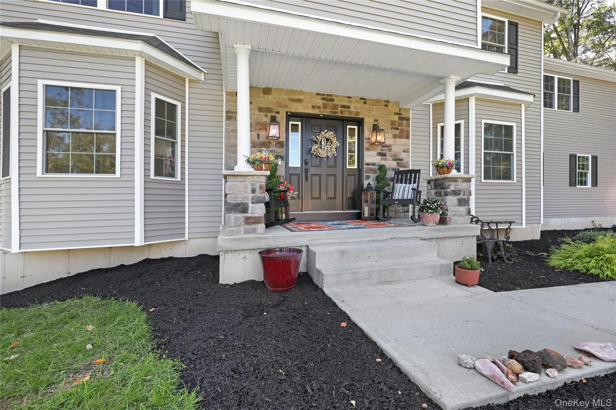 Freshly mulched landscaping gives this home great curb appeal Freshly mulched landscaping gives this home great curb appeal