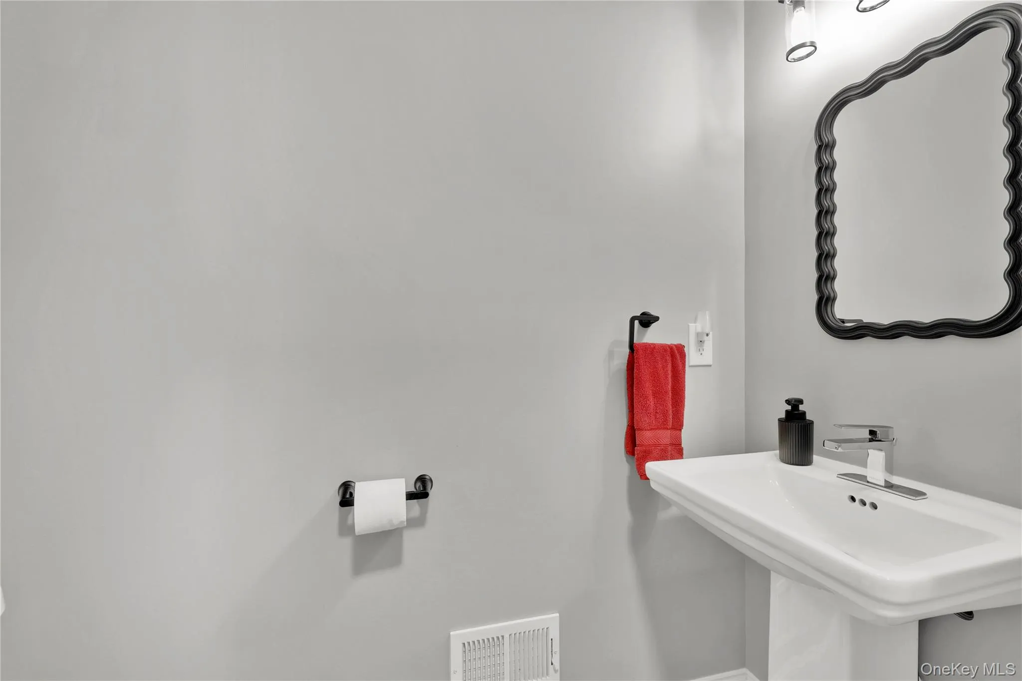 Half Bath located on main level across from Laundry room Half Bath located on main level across from Laundry room