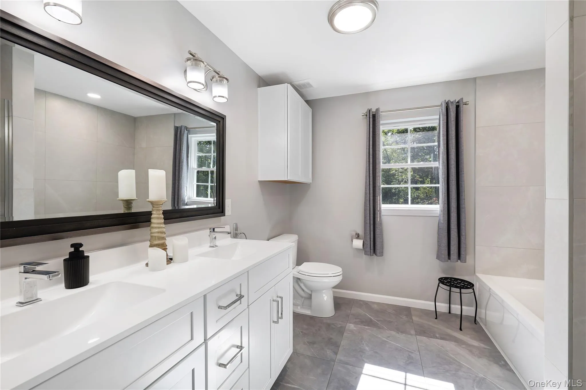 shower stall/tub shower stall/tub