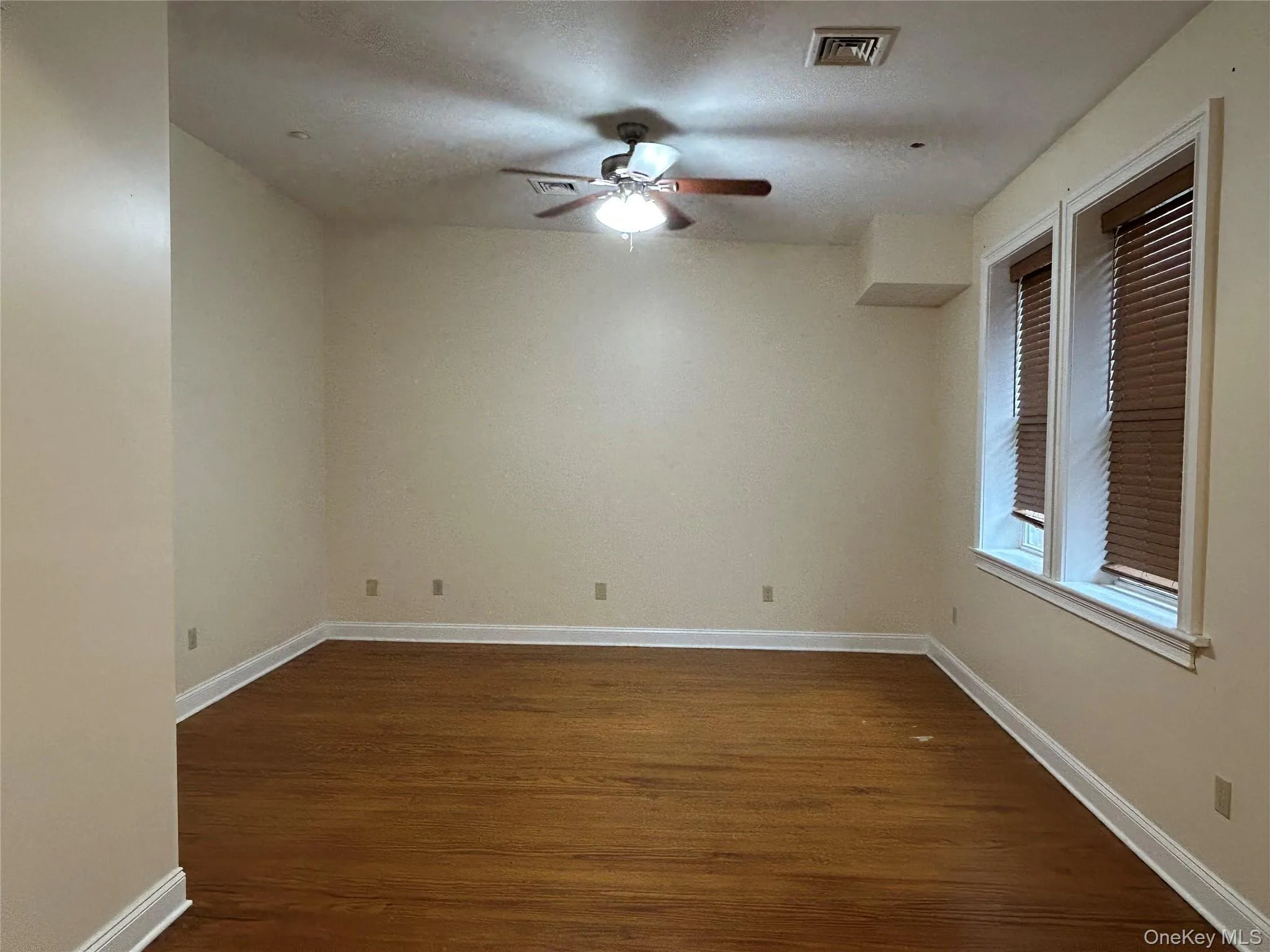 337 Main Street, Poughkeepsie, NY, 1 Bedroom Bedrooms, 3 Rooms Rooms,1 BathroomBathrooms,Residential Lease,For Rent,Main,0,1047266 337 Main Street, Poughkeepsie, NY, 1 Bedroom Bedrooms, 3 Rooms Rooms,1 BathroomBathrooms,Residential Lease,For Rent,Main,0,1047266