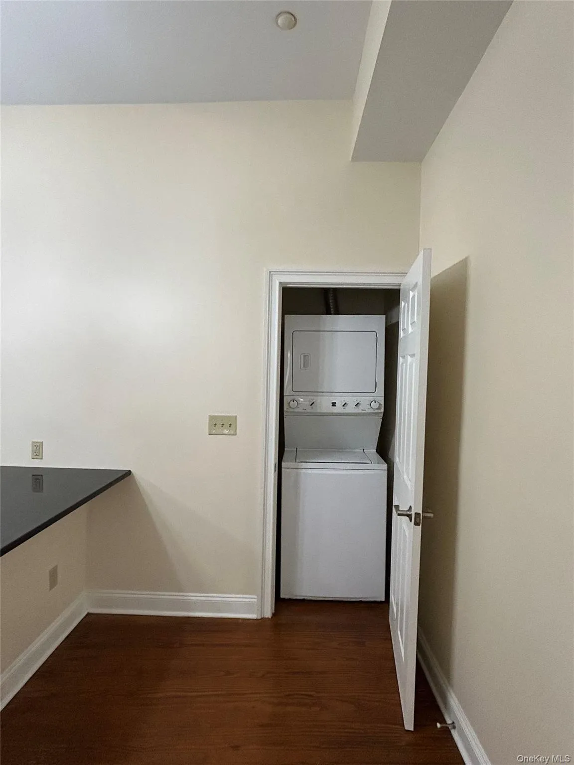 337 Main Street, Poughkeepsie, NY, 1 Bedroom Bedrooms, 3 Rooms Rooms,1 BathroomBathrooms,Residential Lease,For Rent,Main,0,1047266 337 Main Street, Poughkeepsie, NY, 1 Bedroom Bedrooms, 3 Rooms Rooms,1 BathroomBathrooms,Residential Lease,For Rent,Main,0,1047266