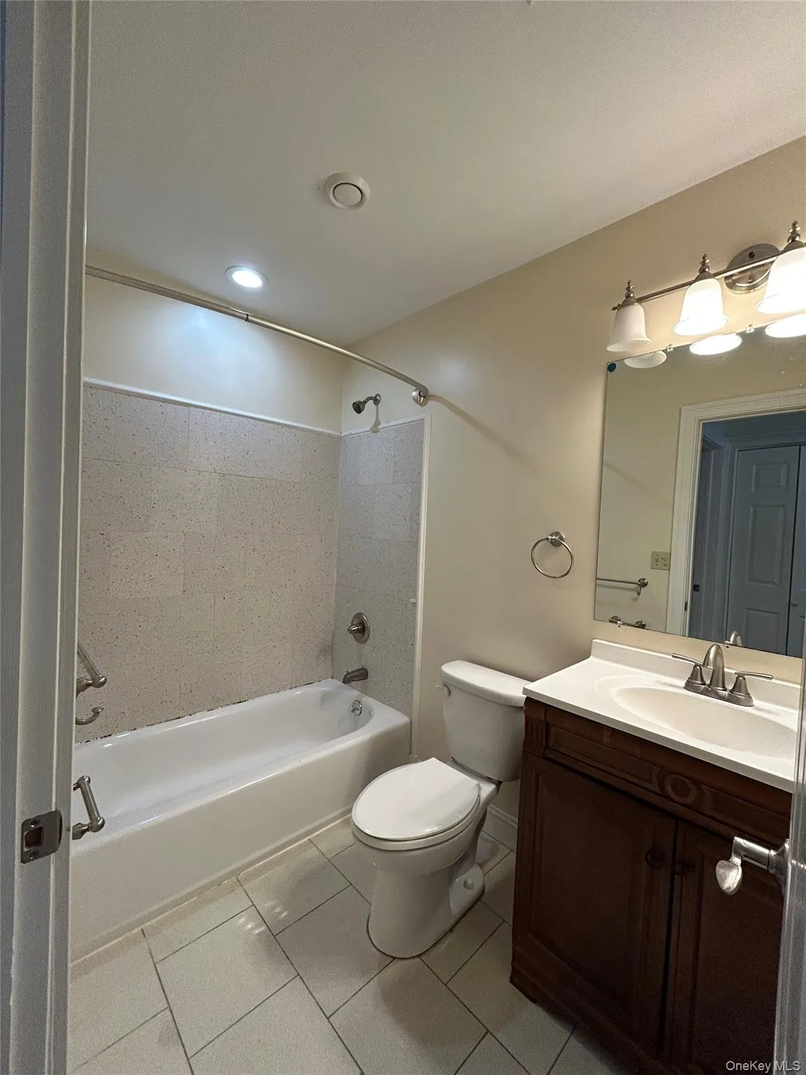 337 Main Street, Poughkeepsie, NY, 1 Bedroom Bedrooms, 3 Rooms Rooms,1 BathroomBathrooms,Residential Lease,For Rent,Main,0,1047266 337 Main Street, Poughkeepsie, NY, 1 Bedroom Bedrooms, 3 Rooms Rooms,1 BathroomBathrooms,Residential Lease,For Rent,Main,0,1047266