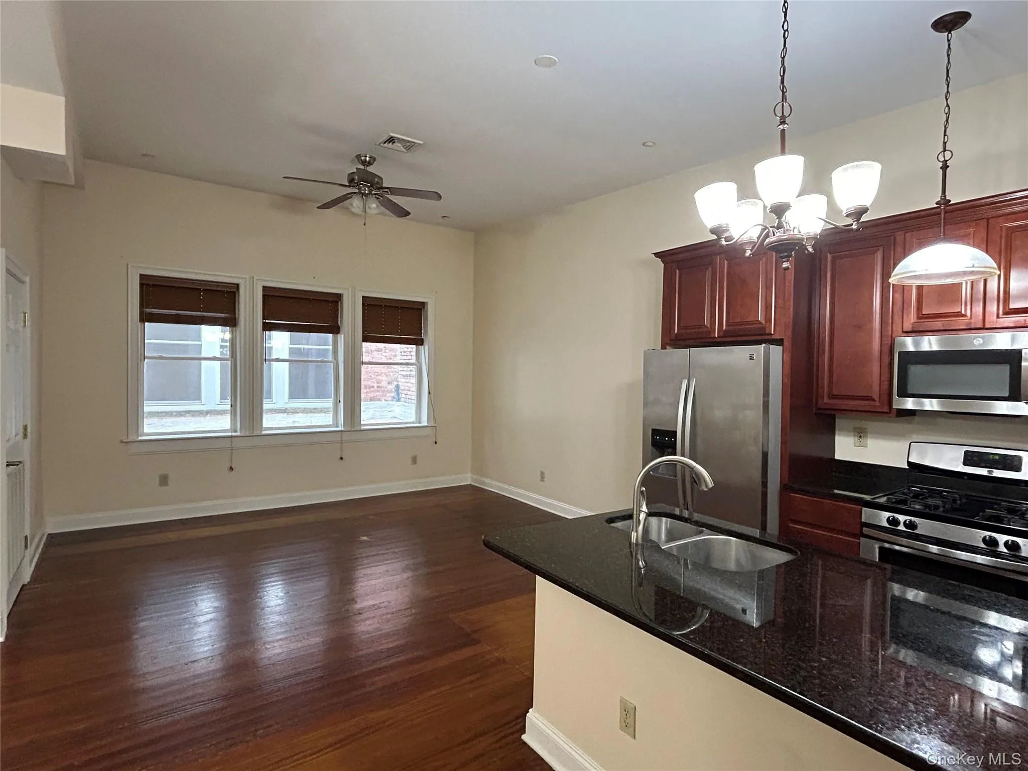 337 Main Street, Poughkeepsie, NY, 1 Bedroom Bedrooms, 3 Rooms Rooms,1 BathroomBathrooms,Residential Lease,For Rent,Main,0,1047266 337 Main Street, Poughkeepsie, NY, 1 Bedroom Bedrooms, 3 Rooms Rooms,1 BathroomBathrooms,Residential Lease,For Rent,Main,0,1047266