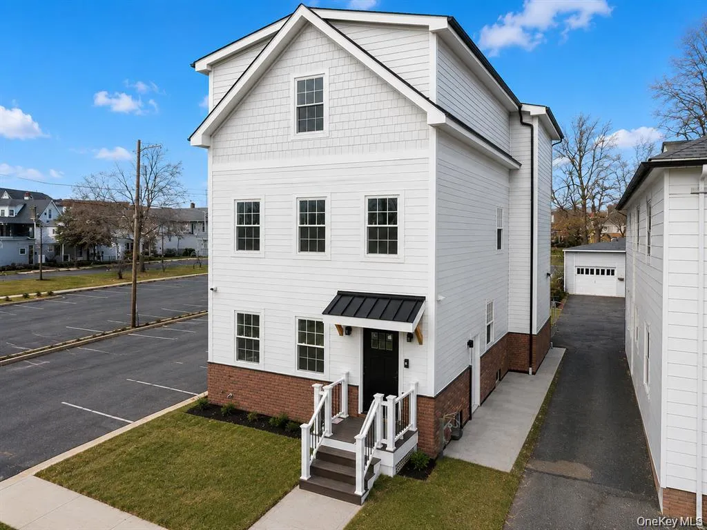 9 Lagrange Avenue, Poughkeepsie, NY, 2 Bedrooms Bedrooms, 3 Rooms Rooms,1 BathroomBathrooms,Residential Lease,For Rent,Lagrange,0,1047288 9 Lagrange Avenue, Poughkeepsie, NY, 2 Bedrooms Bedrooms, 3 Rooms Rooms,1 BathroomBathrooms,Residential Lease,For Rent,Lagrange,0,1047288