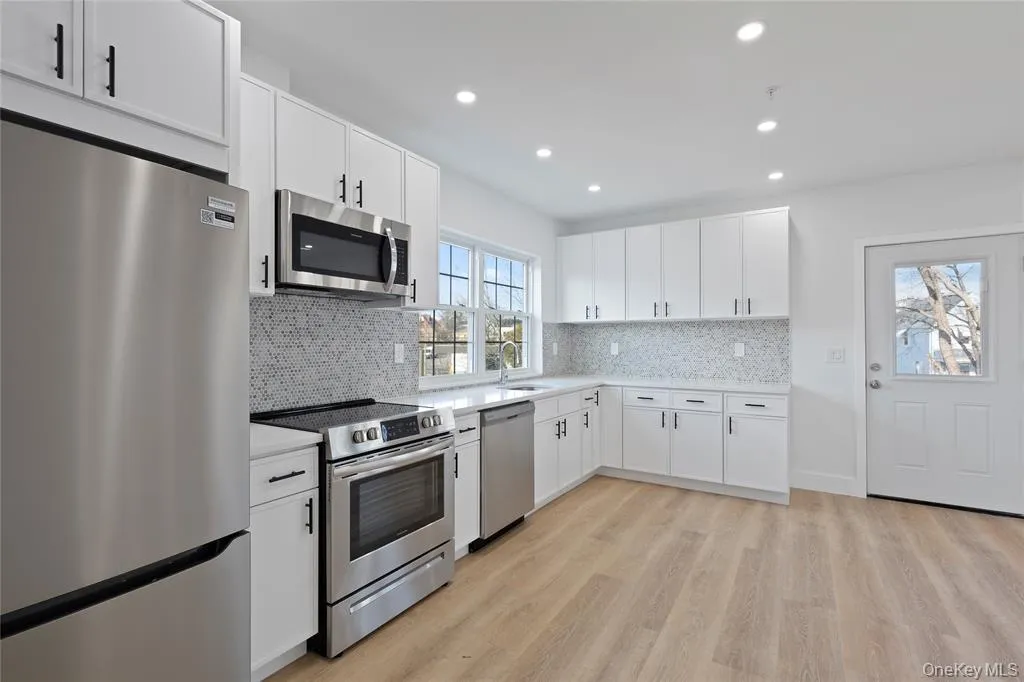 9 Lagrange Avenue, Poughkeepsie, NY, 2 Bedrooms Bedrooms, 3 Rooms Rooms,1 BathroomBathrooms,Residential Lease,For Rent,Lagrange,0,1047288 9 Lagrange Avenue, Poughkeepsie, NY, 2 Bedrooms Bedrooms, 3 Rooms Rooms,1 BathroomBathrooms,Residential Lease,For Rent,Lagrange,0,1047288