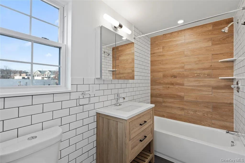 9 Lagrange Avenue, Poughkeepsie, NY, 2 Bedrooms Bedrooms, 3 Rooms Rooms,1 BathroomBathrooms,Residential Lease,For Rent,Lagrange,0,1047288 9 Lagrange Avenue, Poughkeepsie, NY, 2 Bedrooms Bedrooms, 3 Rooms Rooms,1 BathroomBathrooms,Residential Lease,For Rent,Lagrange,0,1047288