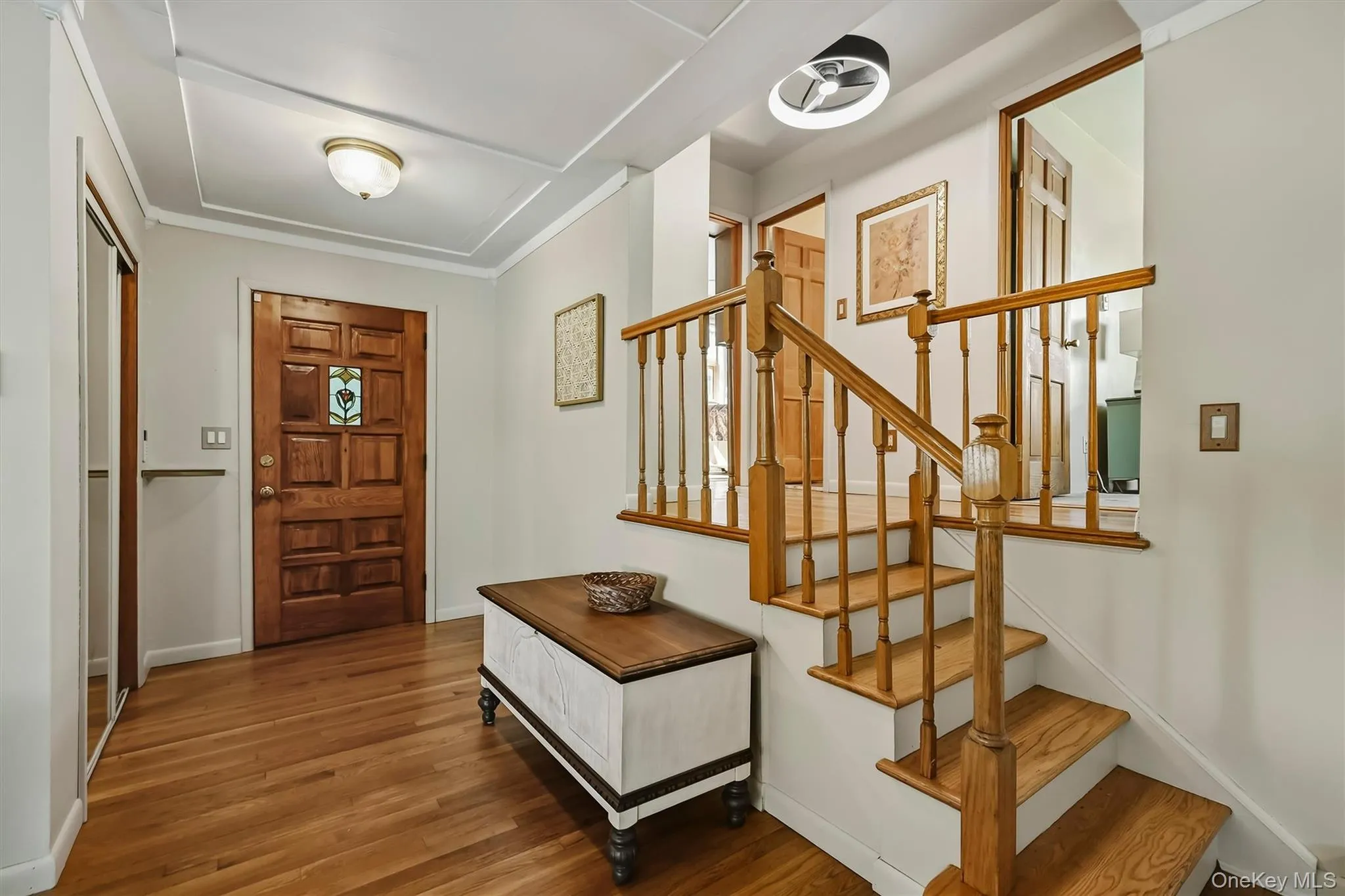 Just 5 steps to the 2 bedrooms and full bath on this level Just 5 steps to the 2 bedrooms and full bath on this level